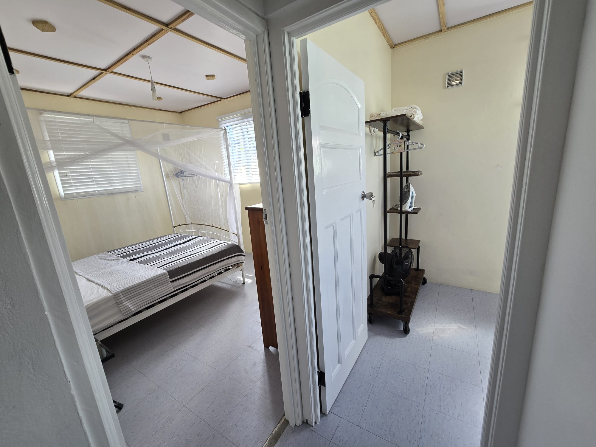 3 bedrooms, 2 baths house for short term rent in Pointe Mitchel -EC$1087 / US$400 nightly