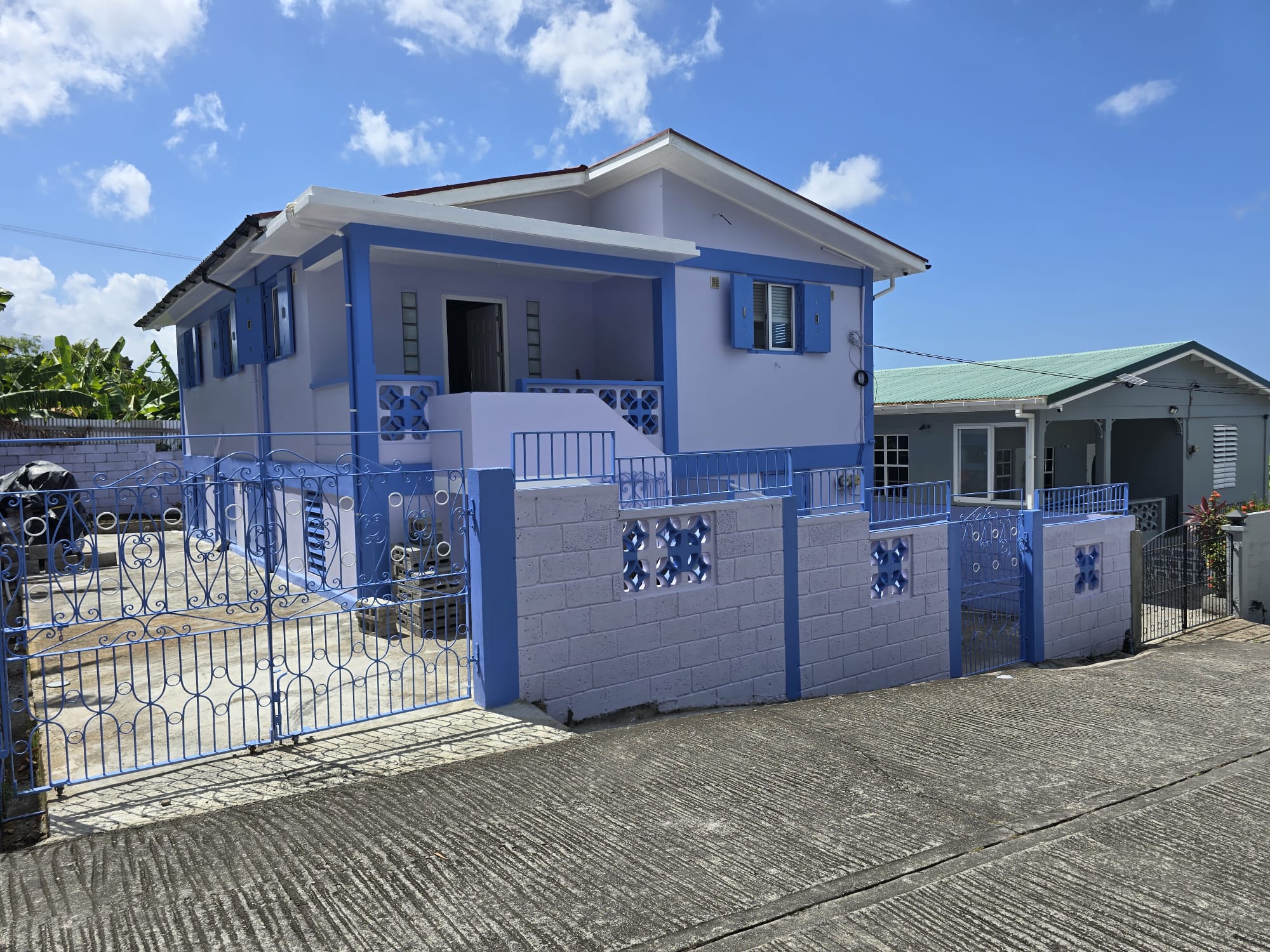 3 bedrooms, 2 baths house for short term rent in Pointe Mitchel -EC$1087 / US$400 nightly