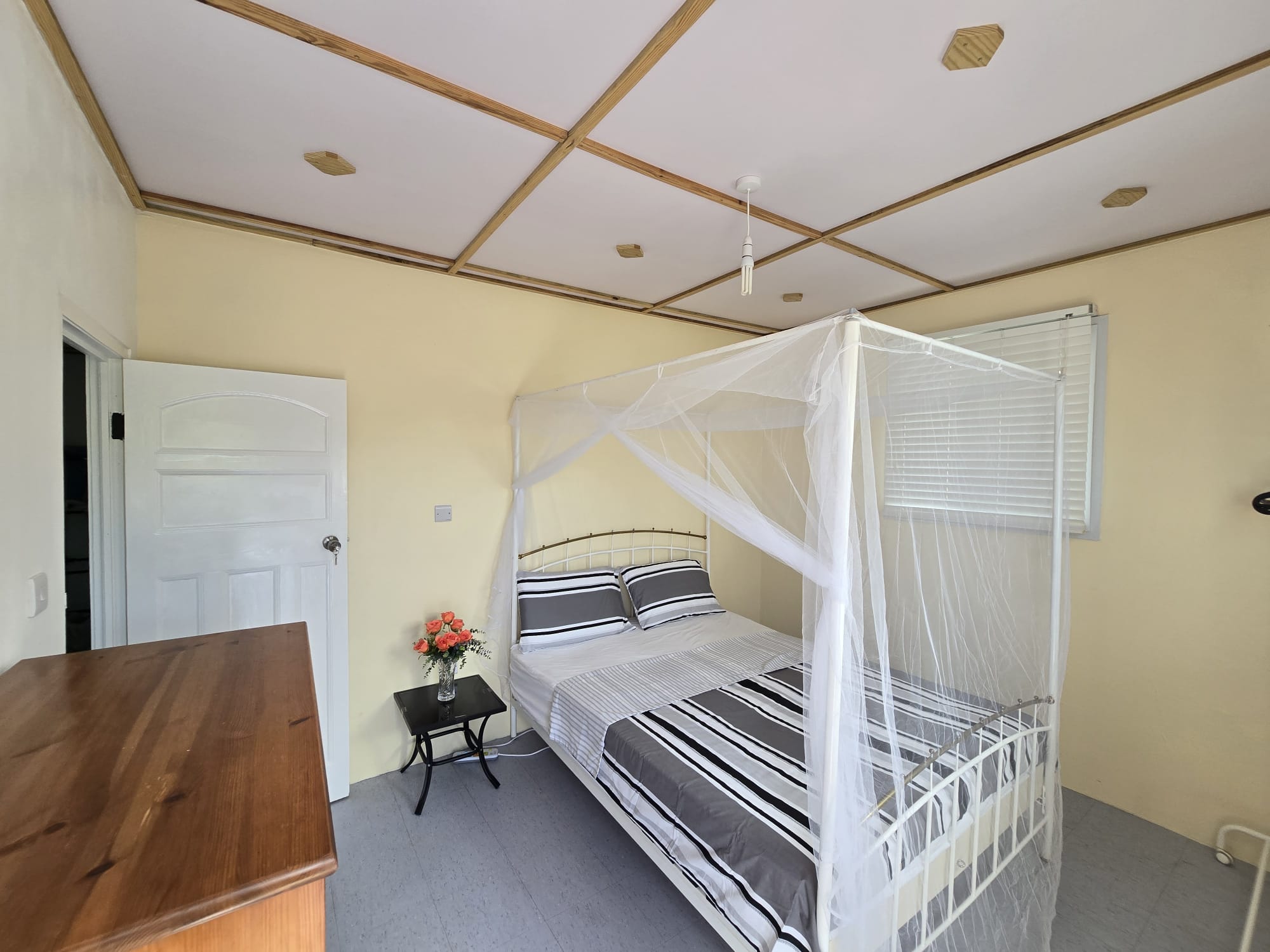 3 bedrooms, 2 baths house for short term rent in Pointe Mitchel -EC$1087 / US$400 nightly
