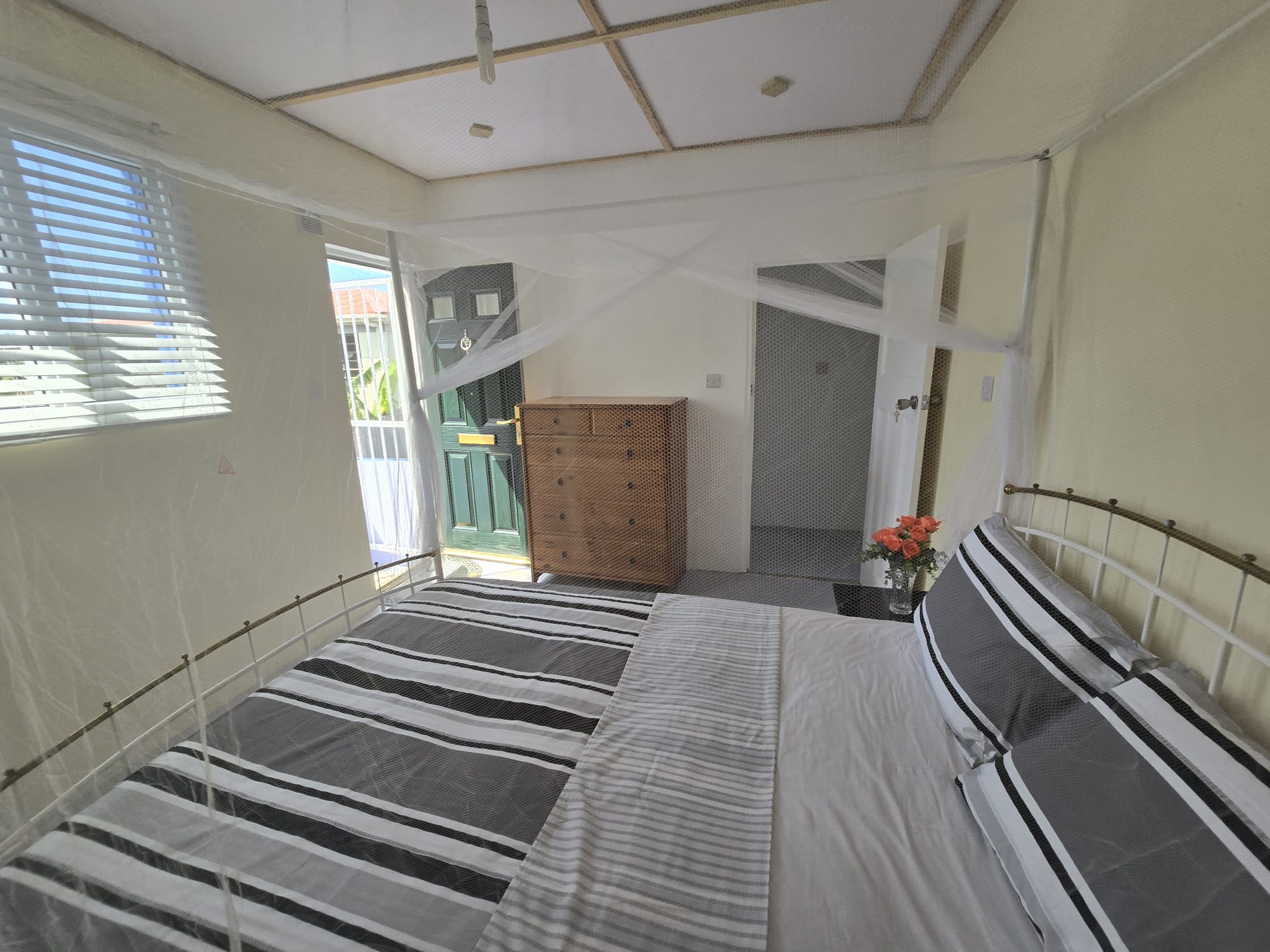 3 bedrooms, 2 baths house for short term rent in Pointe Mitchel -EC$1087 / US$400 nightly