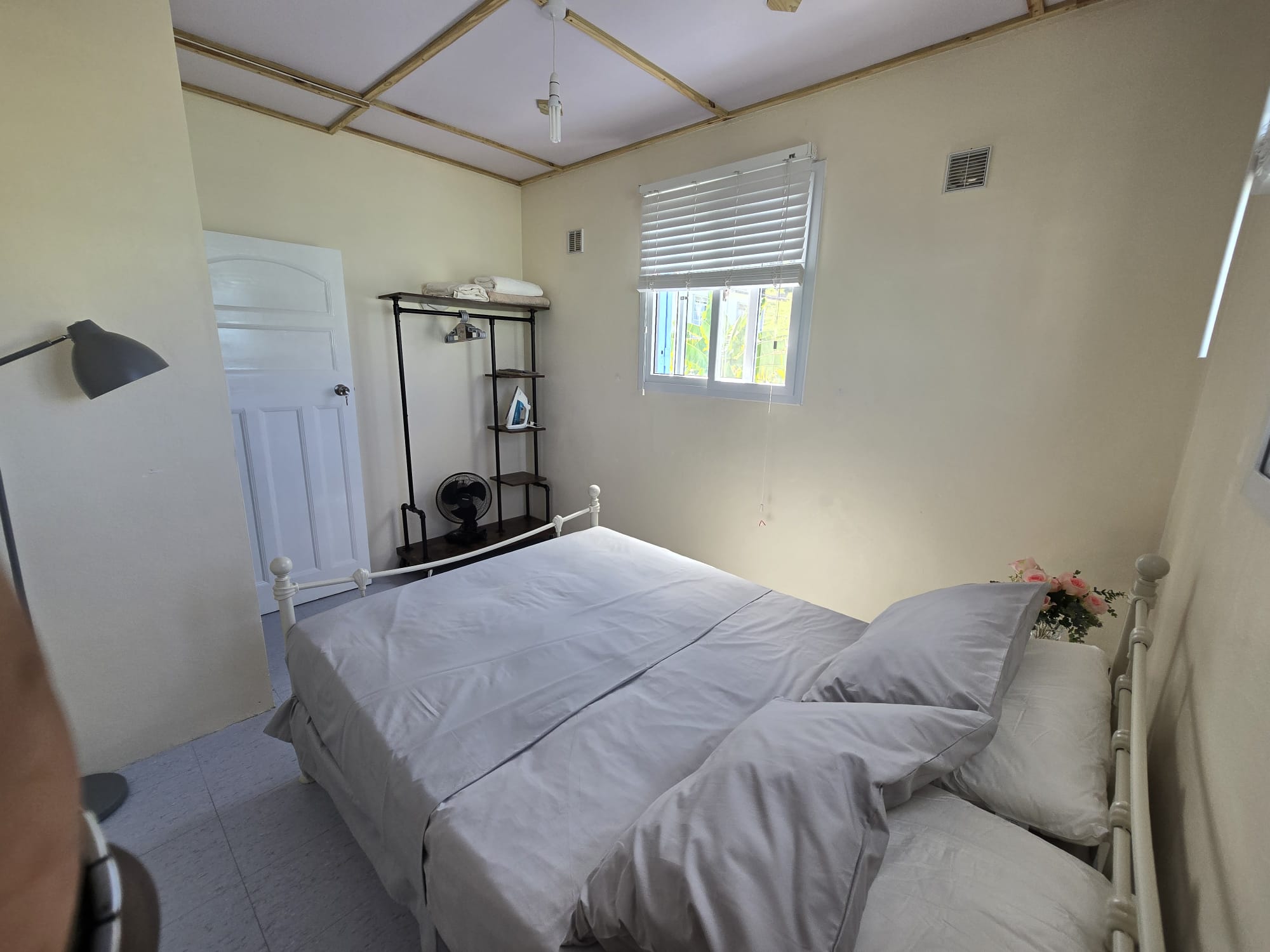 3 bedrooms, 2 baths house for short term rent in Pointe Mitchel -EC$1087 / US$400 nightly