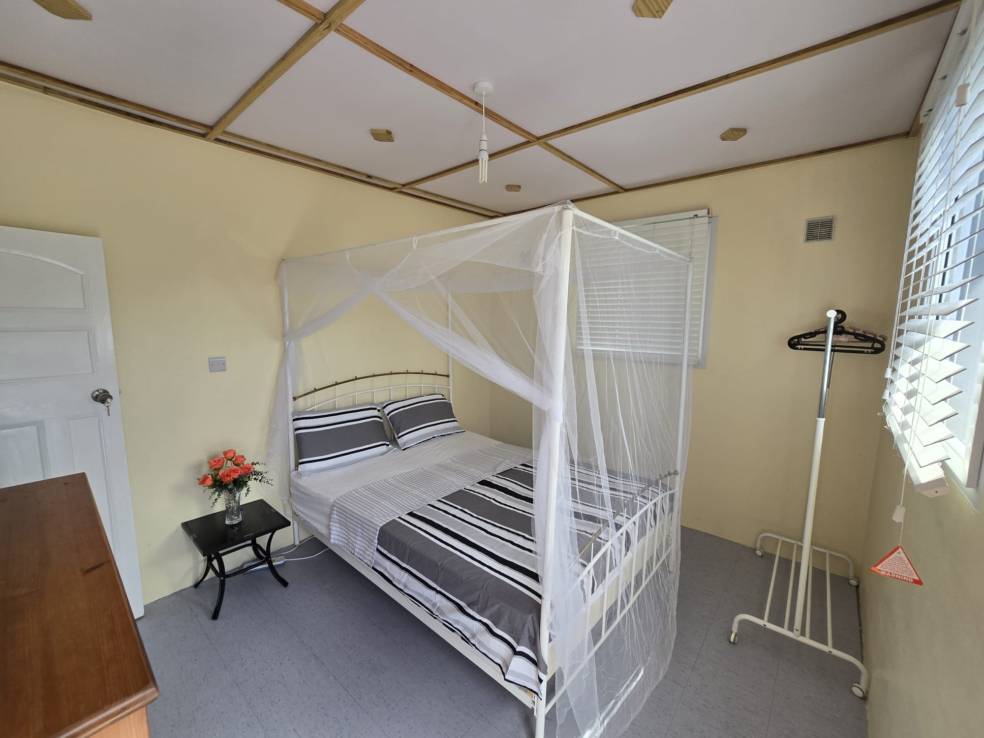 3 bedrooms, 2 baths house for short term rent in Pointe Mitchel -EC$1087 / US$400 nightly