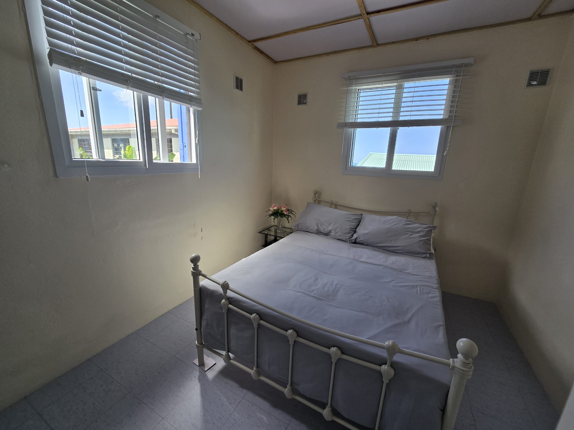 3 bedrooms, 2 baths house for short term rent in Pointe Mitchel -EC$1087 / US$400 nightly