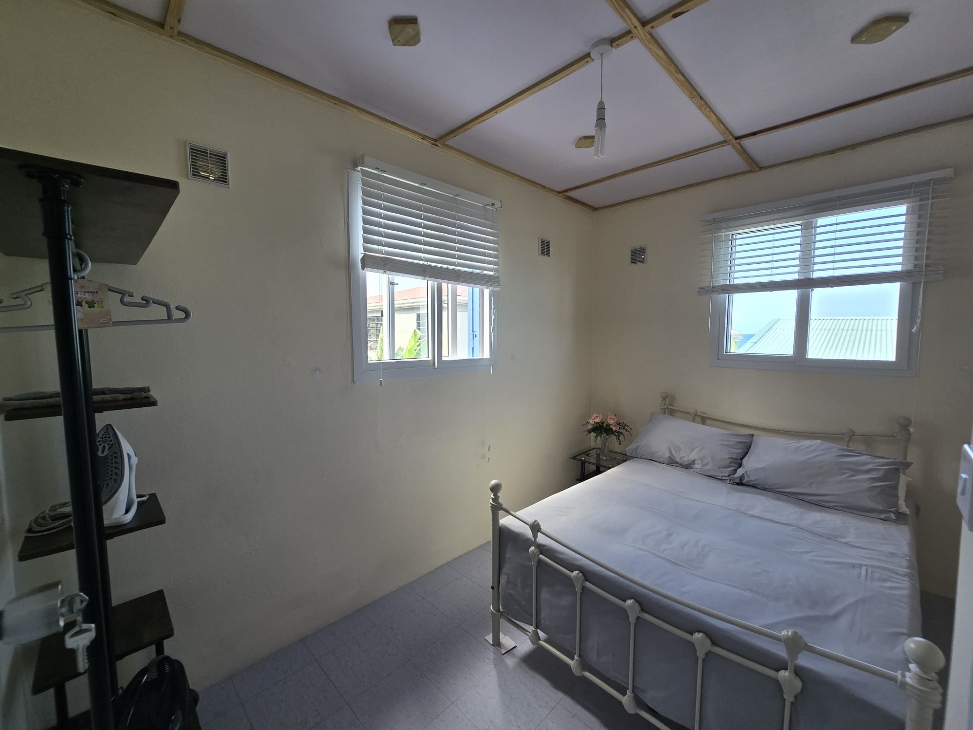 3 bedrooms, 2 baths house for short term rent in Pointe Mitchel -EC$1087 / US$400 nightly