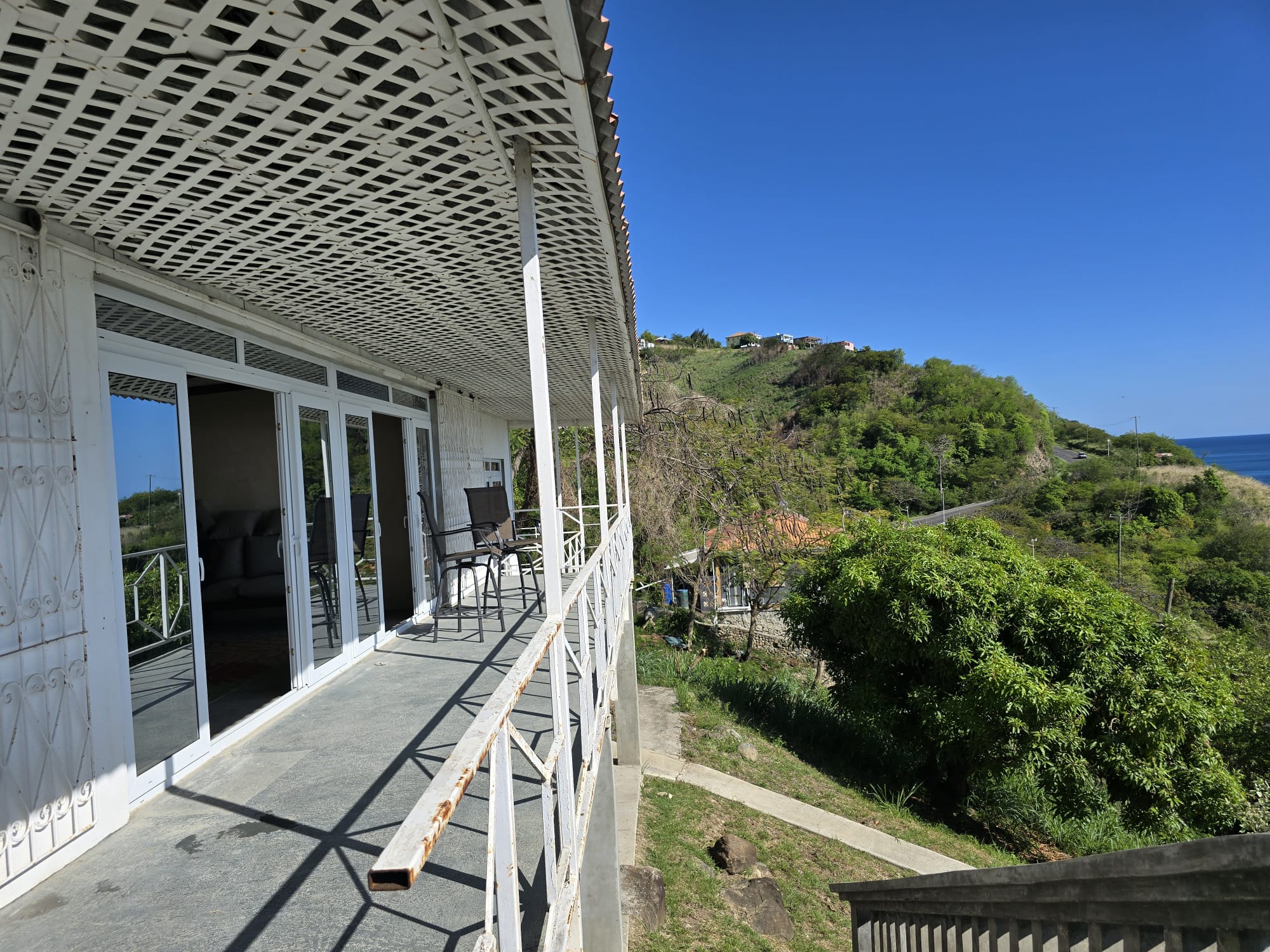 2 bedrooms , 1 bath house with studio in Mero, Dominica – EC$450,000 / US$168,539