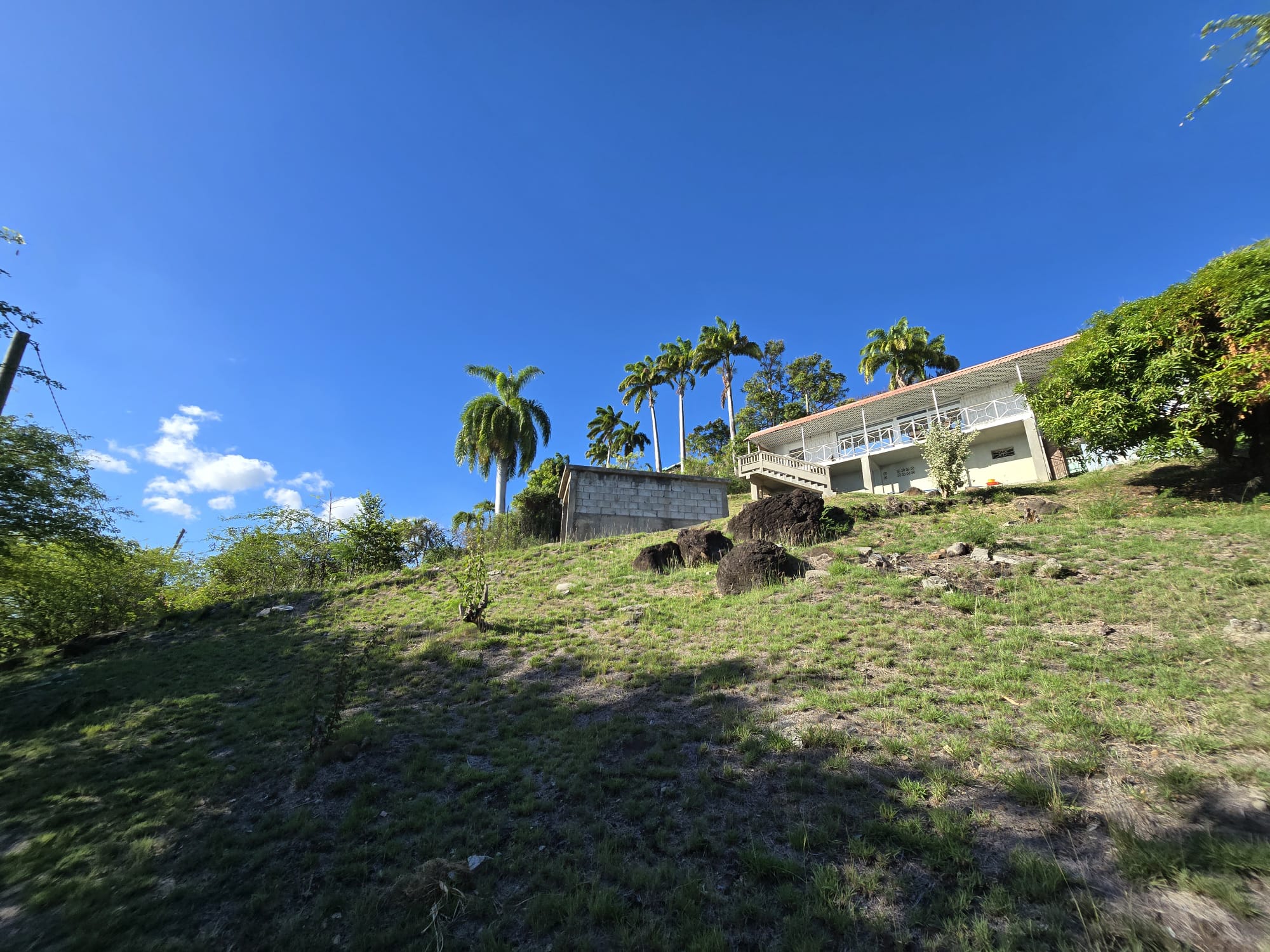 2 bedrooms , 1 bath house with studio in Mero, Dominica – EC$450,000 / US$168,539