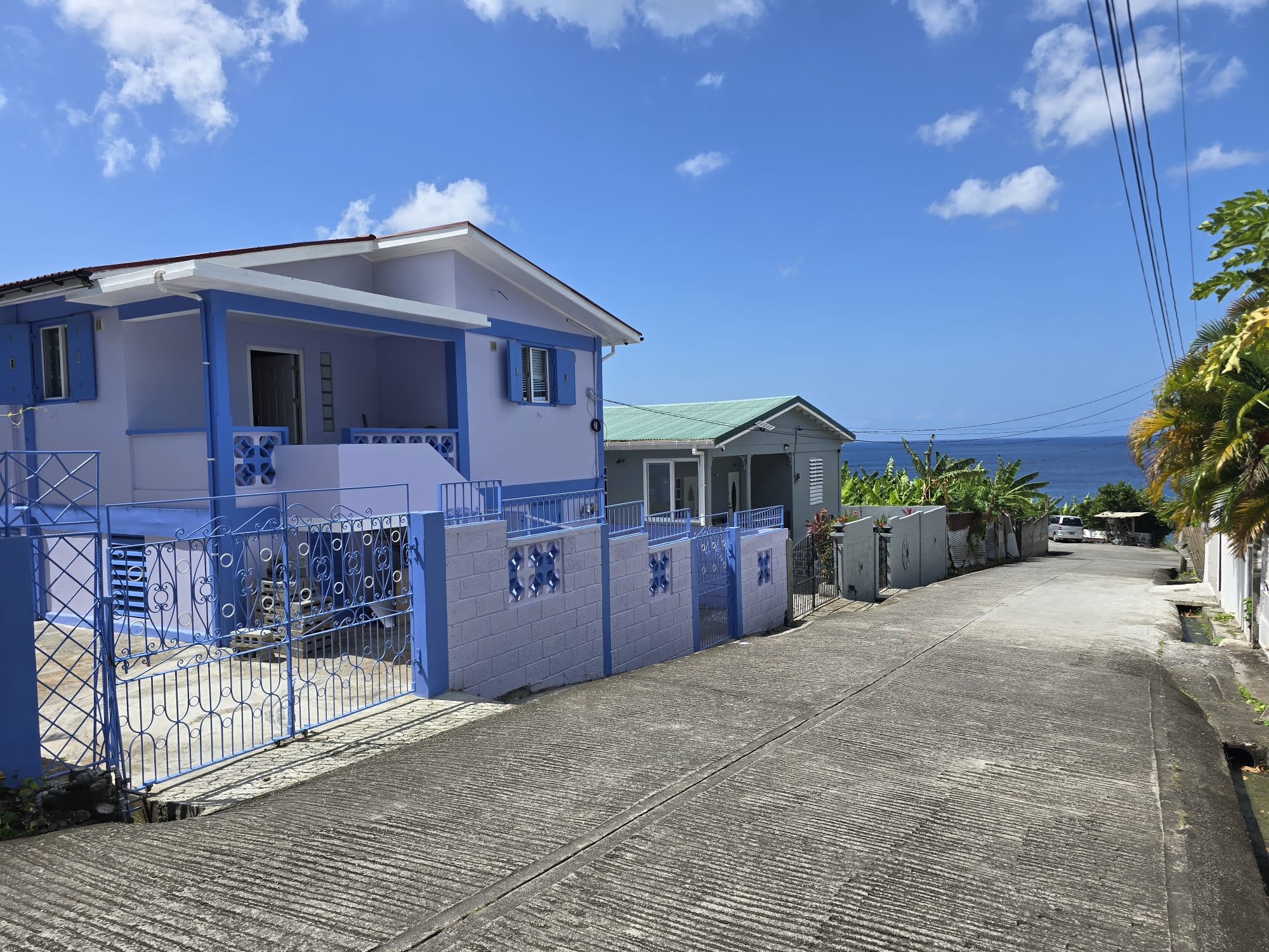 3 bedrooms, 2 baths house for short term rent in Pointe Mitchel -EC$1087 / US$400 nightly