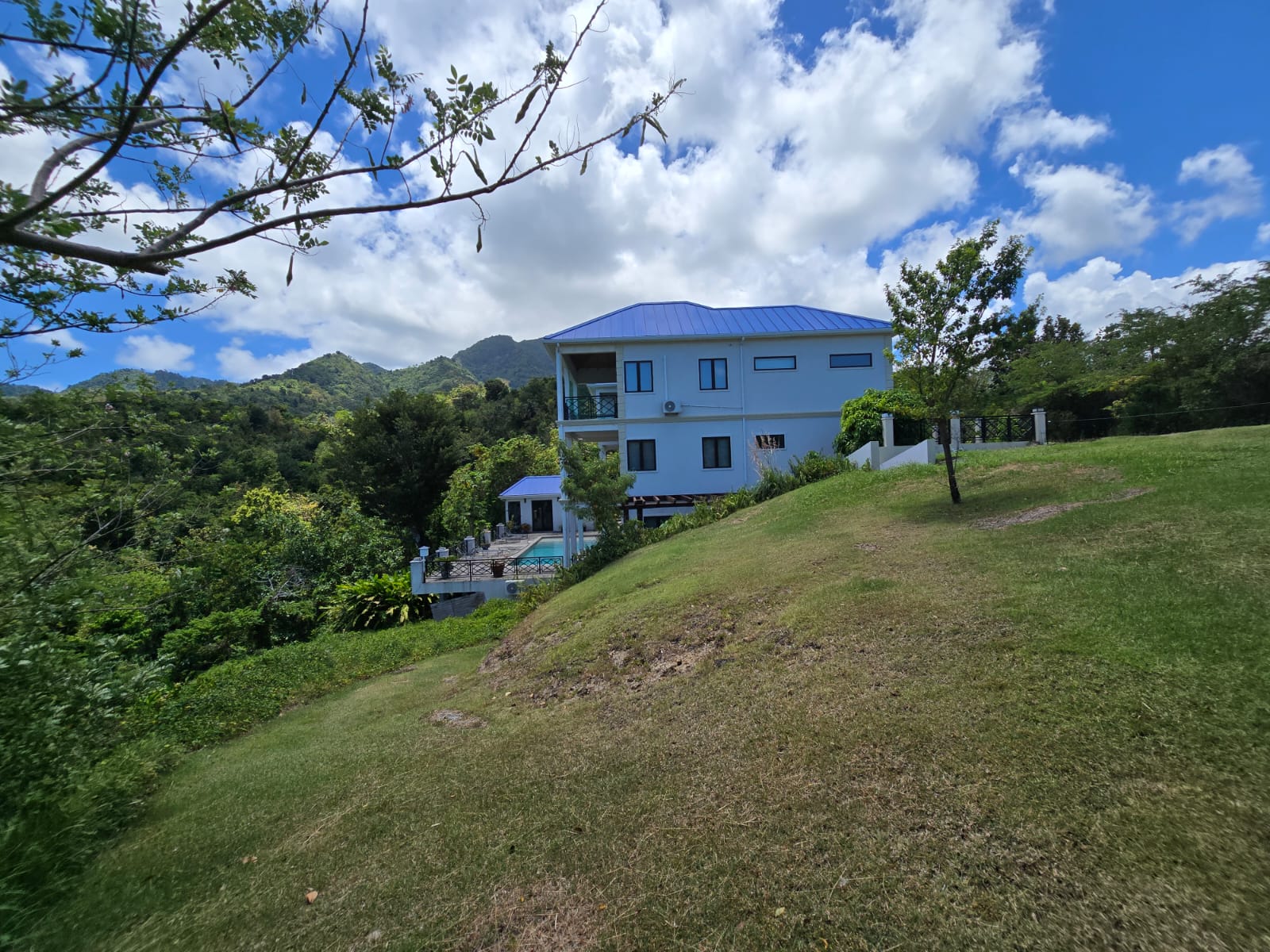 Exquisite and stunning 3-storey residential home for sale in Savanne Paille, Dominica – EC$4,537,223 / US$1,670,000