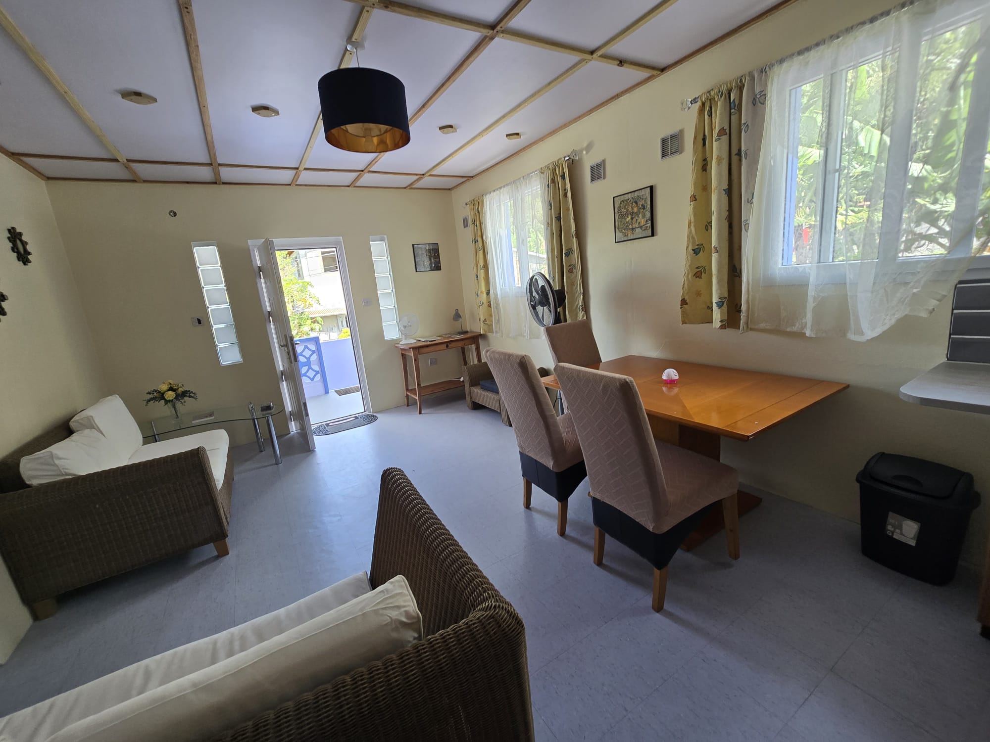 3 bedrooms, 2 baths house for short term rent in Pointe Mitchel -EC$1087 / US$400 nightly