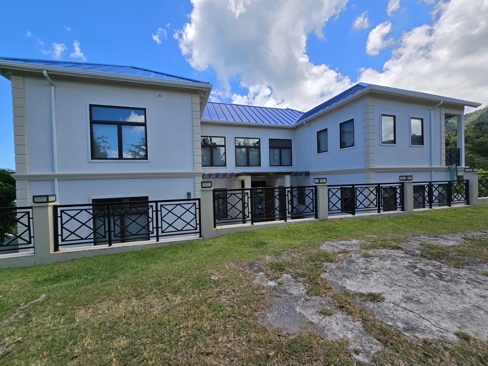 Exquisite and stunning 3-storey residential home for sale in Savanne Paille, Dominica – EC$4,537,223 / US$1,670,000