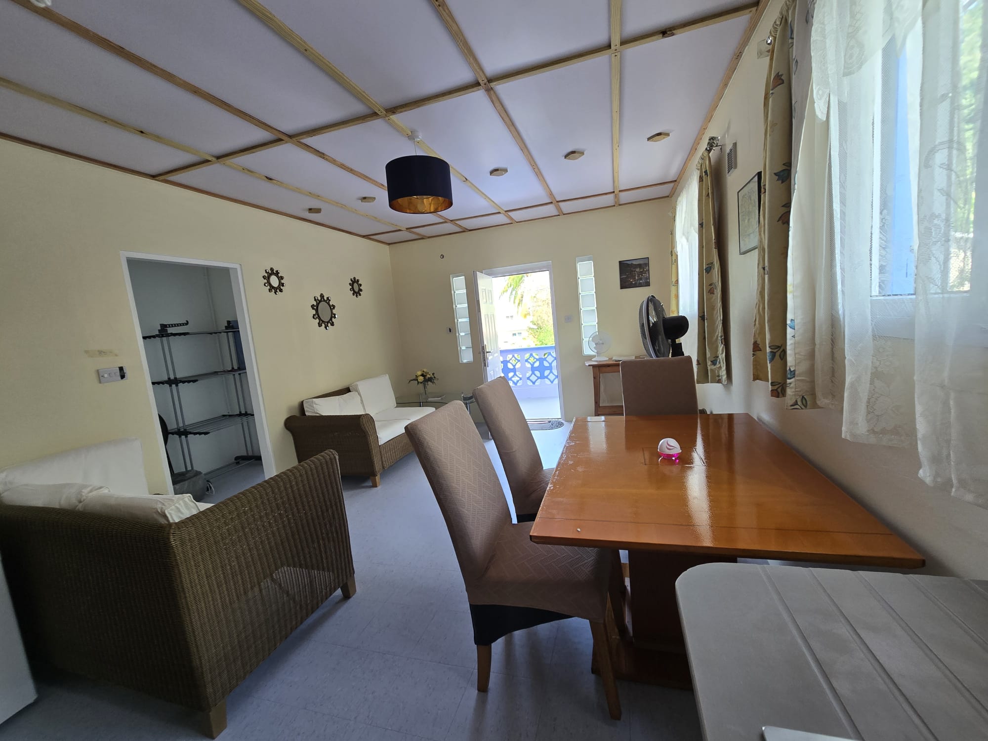 3 bedrooms, 2 baths house for short term rent in Pointe Mitchel -EC$1087 / US$400 nightly