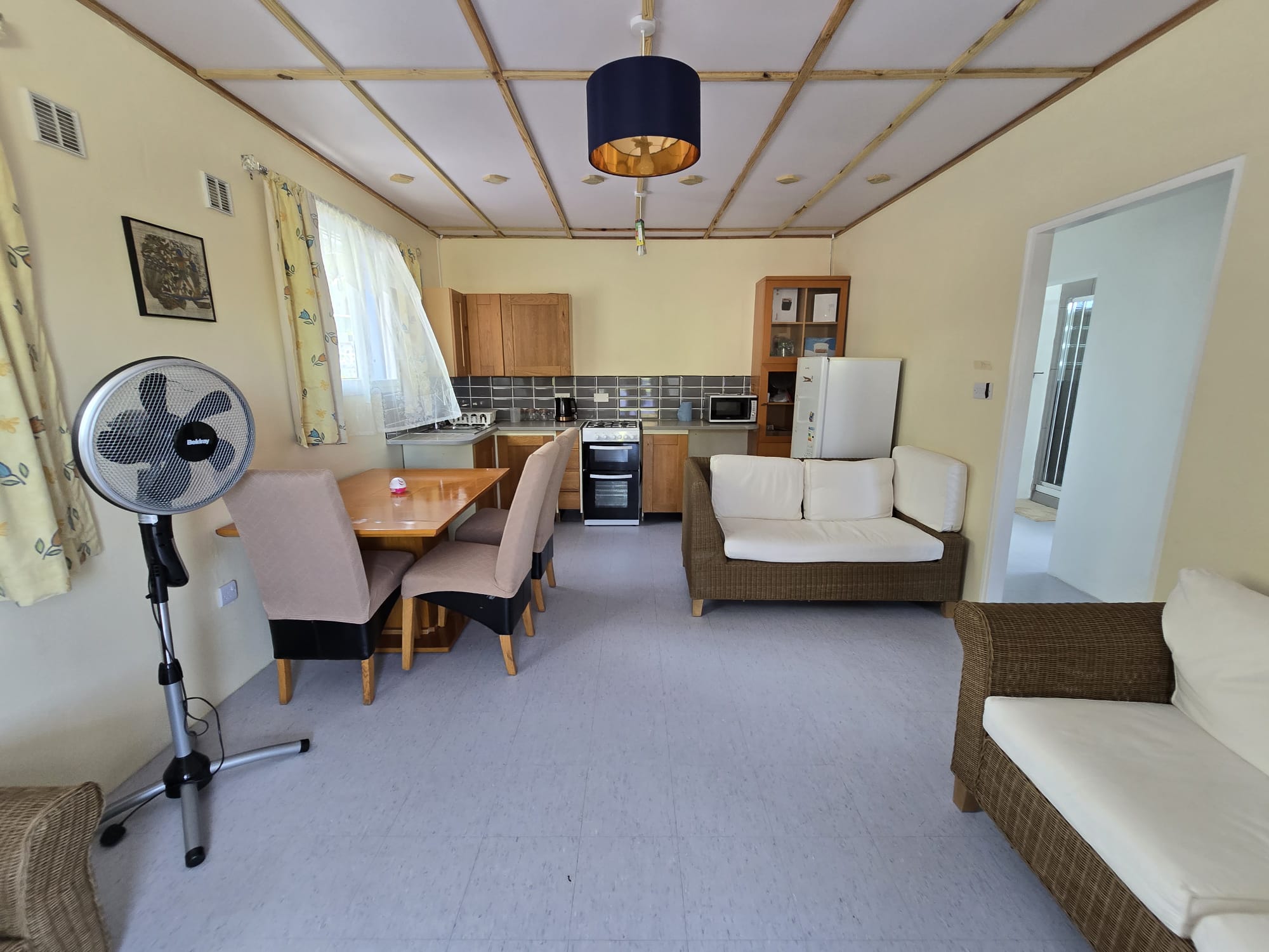 3 bedrooms, 2 baths house for short term rent in Pointe Mitchel -EC$1087 / US$400 nightly