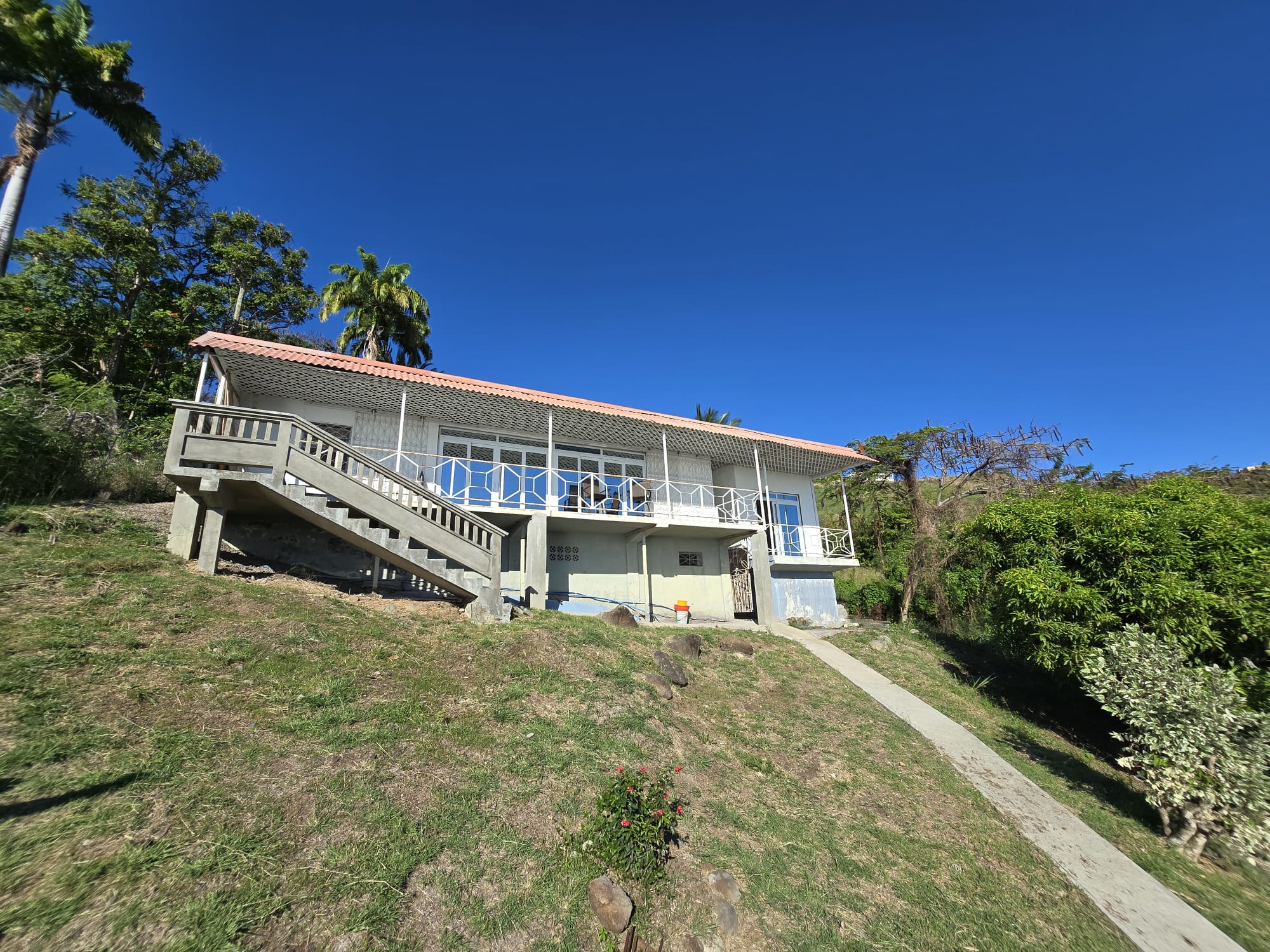 2 bedrooms , 1 bath house with studio in Mero, Dominica – EC$450,000 / US$168,539