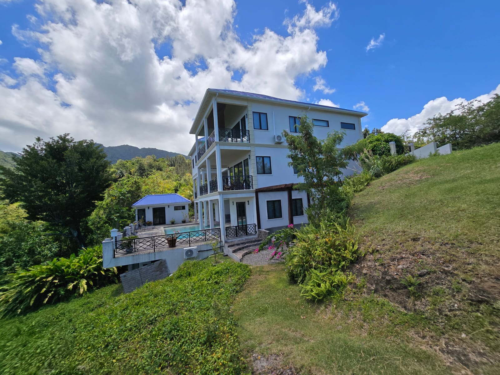 Exquisite and stunning 3-storey residential home for sale in Savanne Paille, Dominica – EC$4,537,223 / US$1,670,000