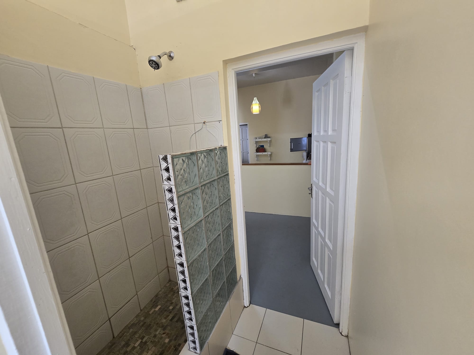 2 bedrooms, 1.5 baths for rent apt in Coco Bottom, Morne Daniel Dominica – EC$2500 /US$950
