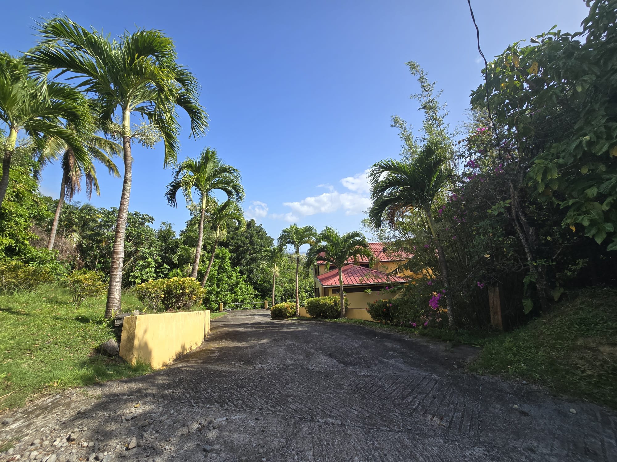 4 bedrooms, 3.5 baths residential property for sale in Cottage, Dominica. EC$3.5 Million / US$1.3 Million