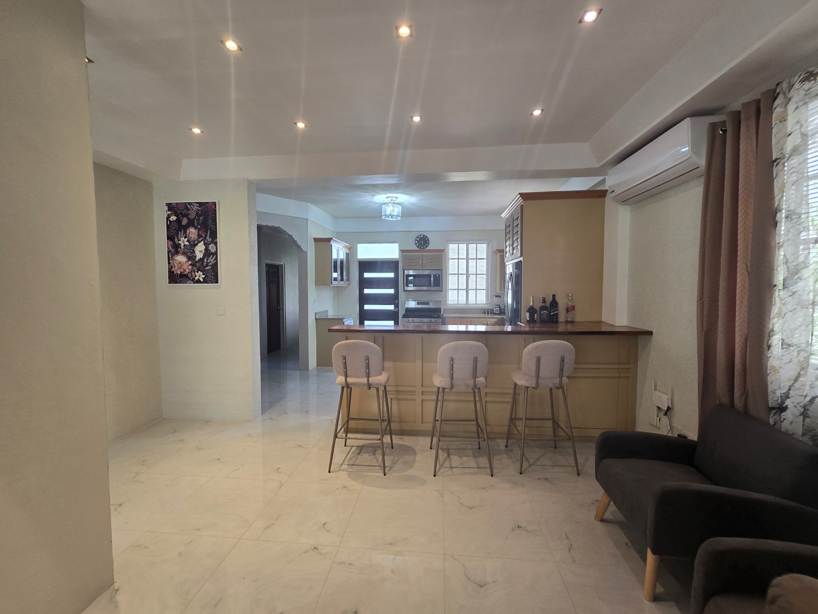 Elegant and beautiful apartment in Canefield for short term – EC$US$600 /EC$1630 nightly