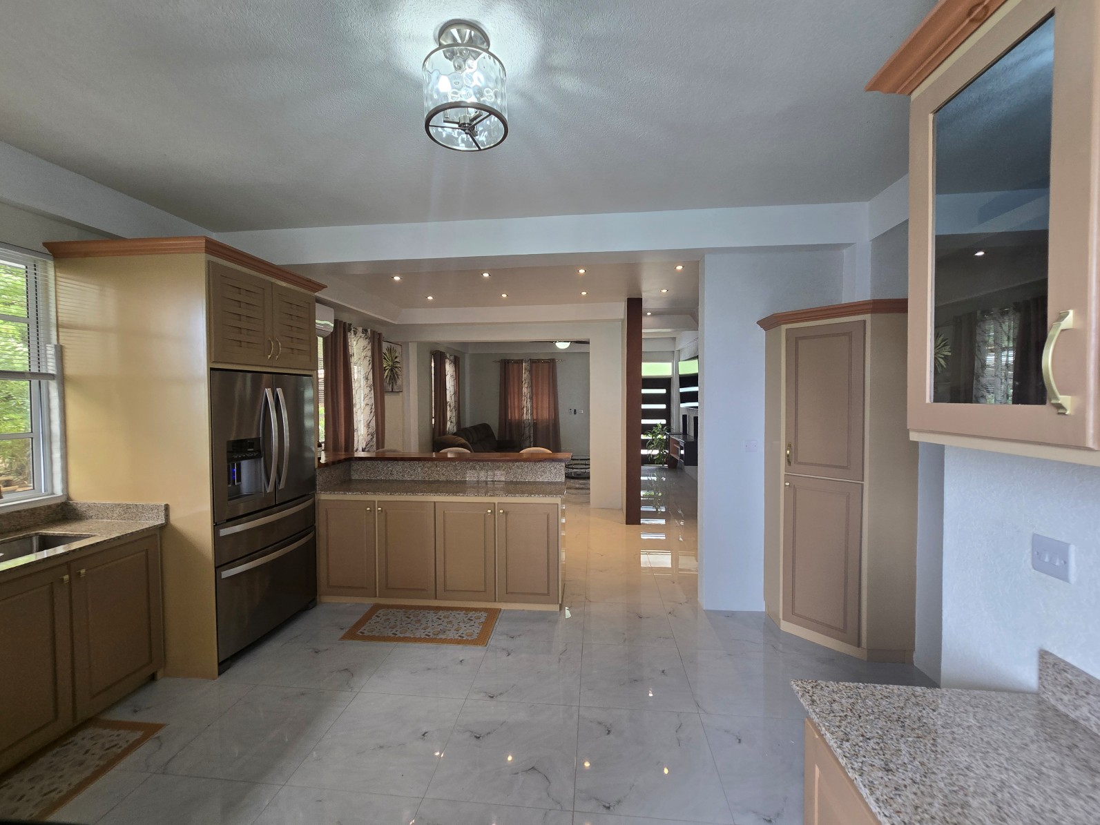 Elegant and beautiful apartment in Canefield for short term – EC$US$600 /EC$1630 nightly