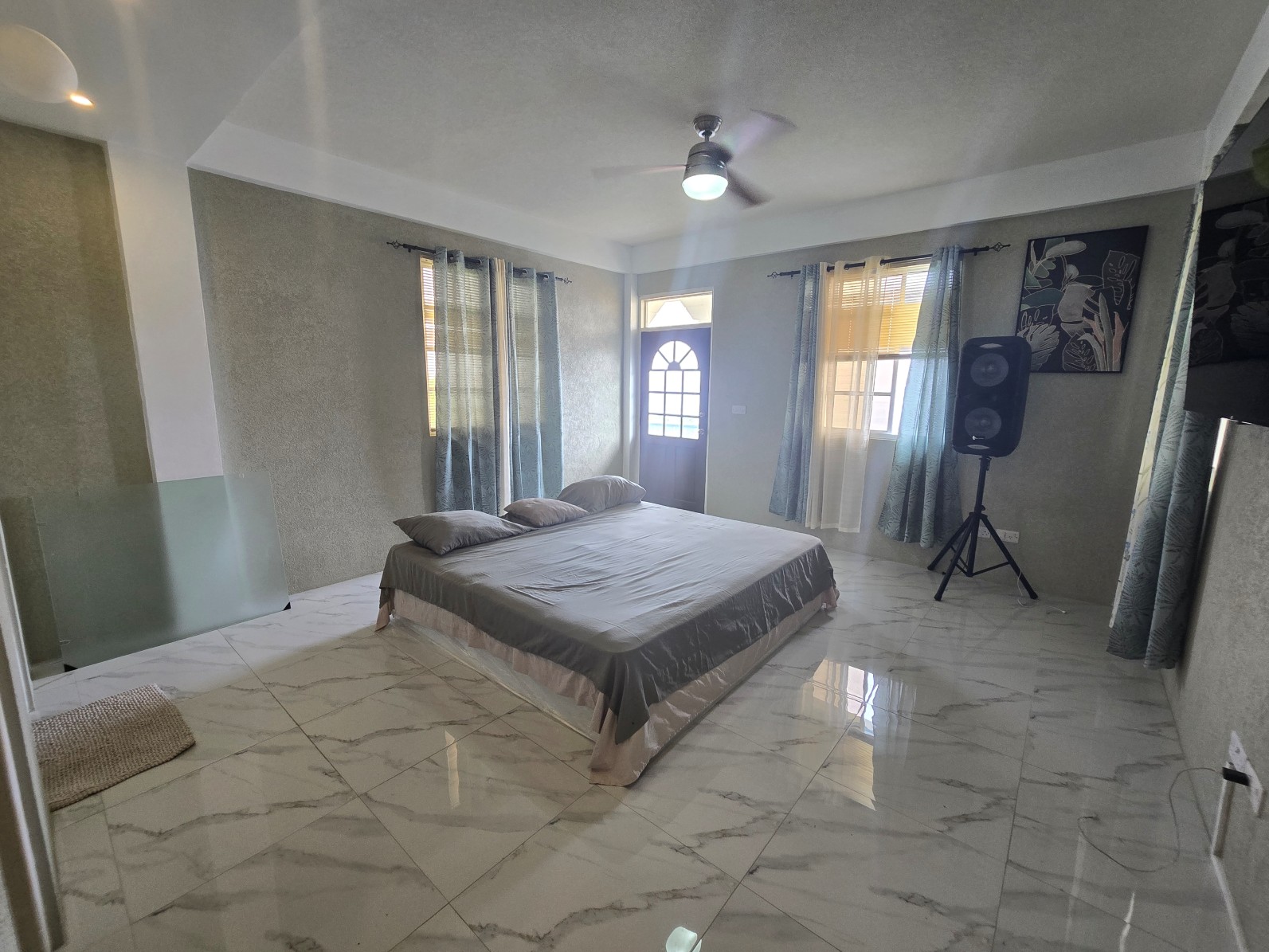 Elegant and beautiful apartment in Canefield for short term – EC$US$600 /EC$1630 nightly
