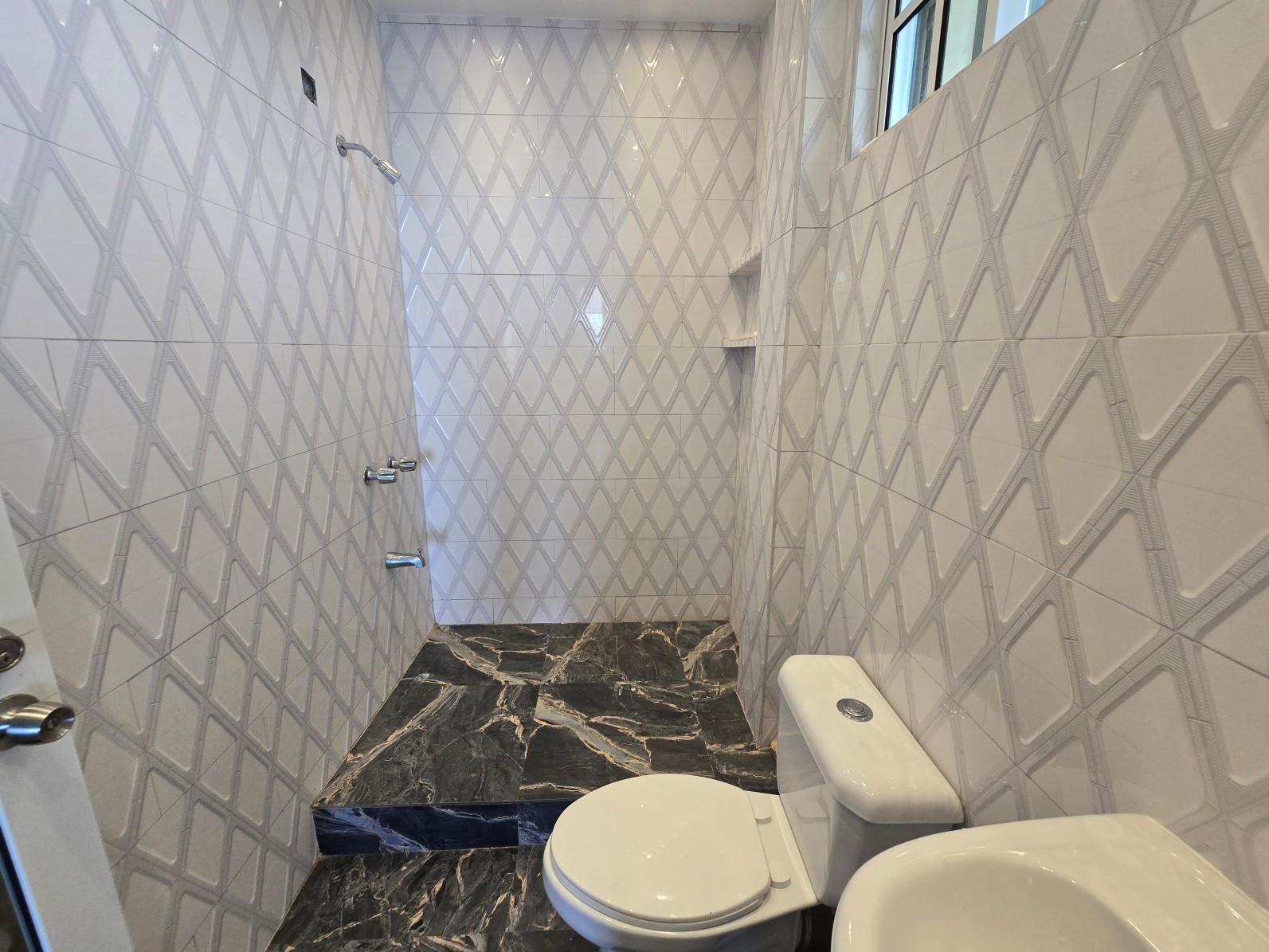 Elegant and beautiful apartment in Canefield for short term – EC$US$600 /EC$1630 nightly