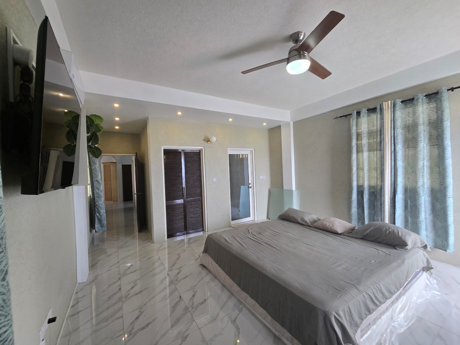 Elegant and beautiful apartment in Canefield for short term – EC$US$600 /EC$1630 nightly