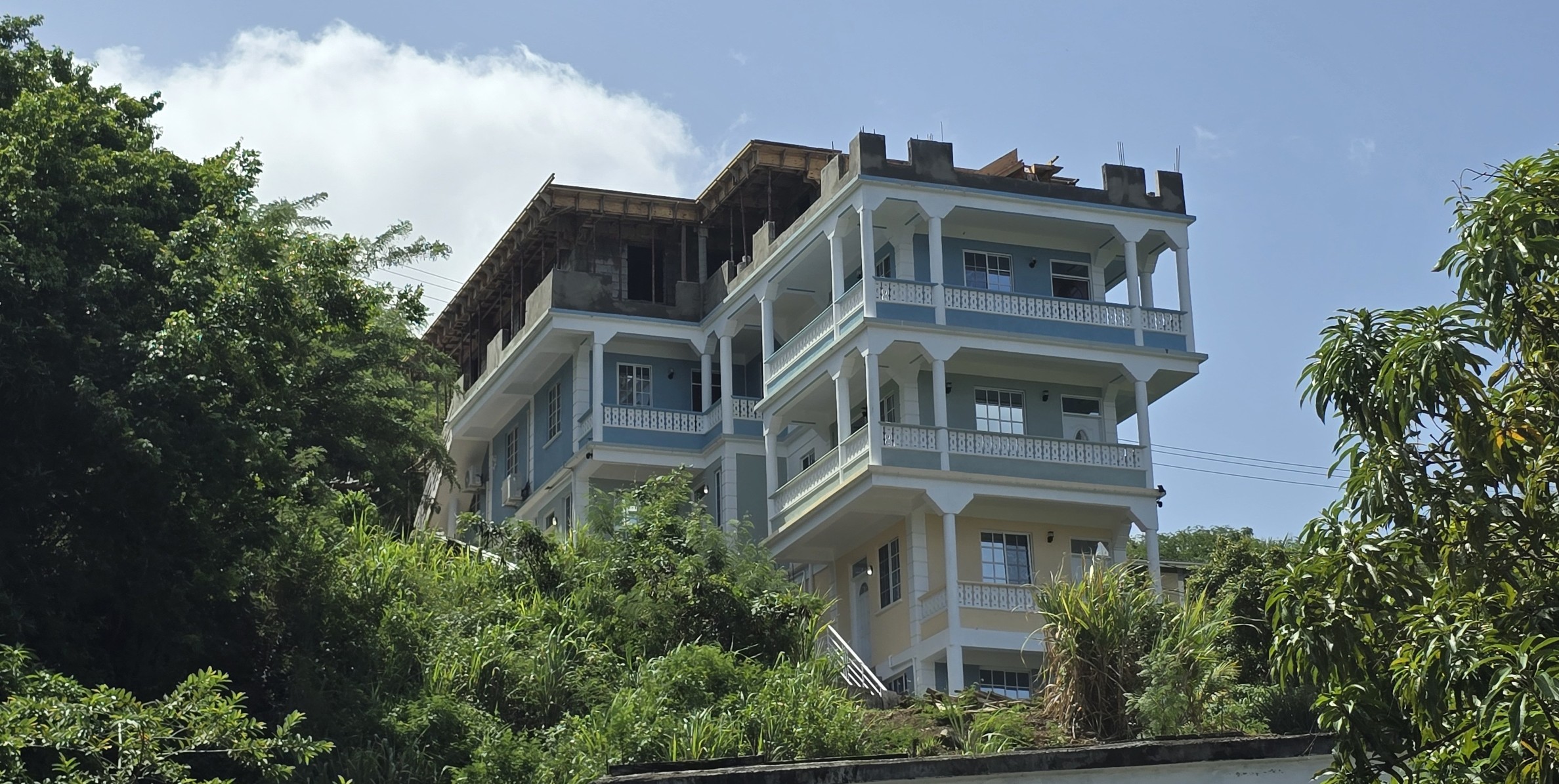 Elegant and beautiful apartment in Canefield for short term – EC$US$600 /EC$1630 nightly