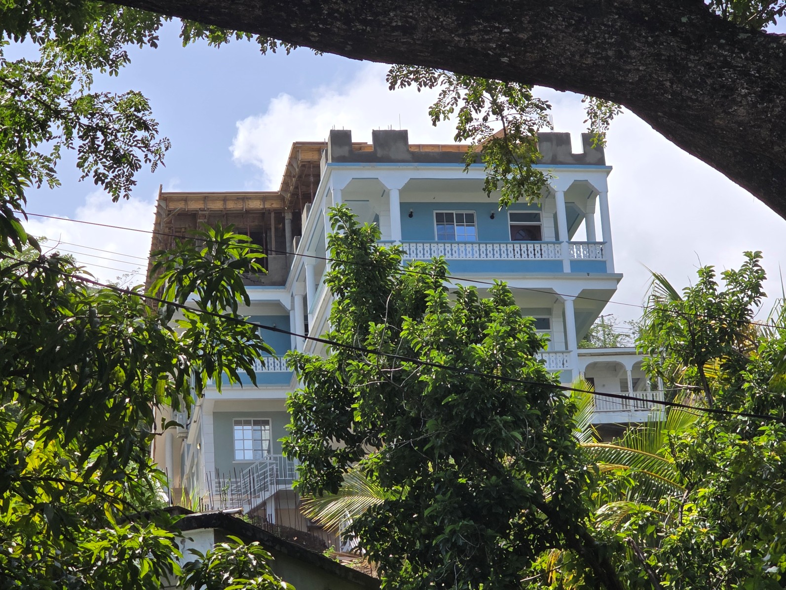Elegant and beautiful apartment in Canefield for short term – EC$US$600 /EC$1630 nightly