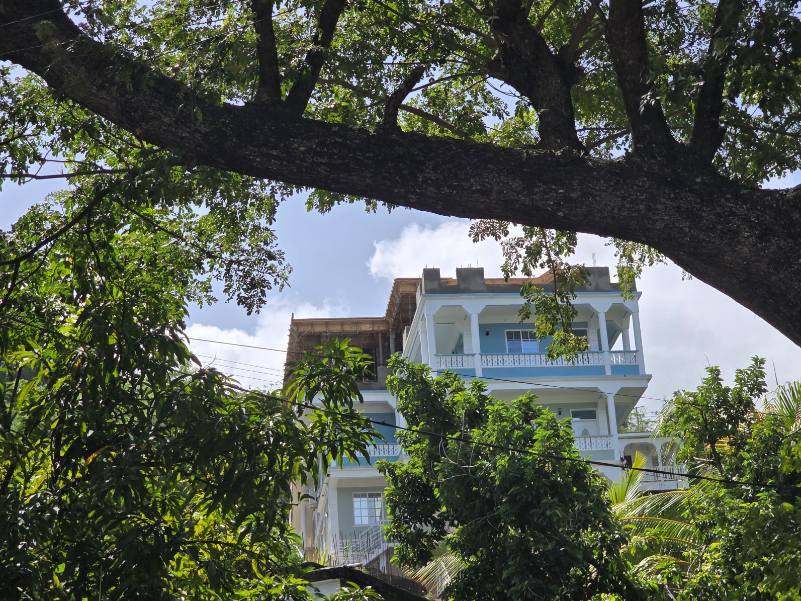 Elegant and beautiful apartment in Canefield for short term – EC$US$600 /EC$1630 nightly