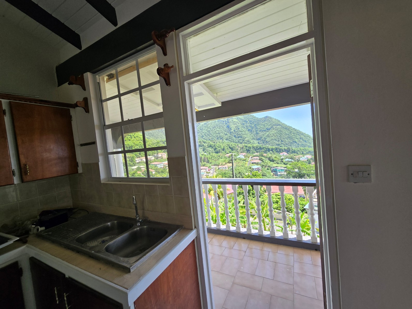 3 bedrooms, 2 baths unfurnished house for rent in Castle Comfort, Dominica – EC$2000 / US$750