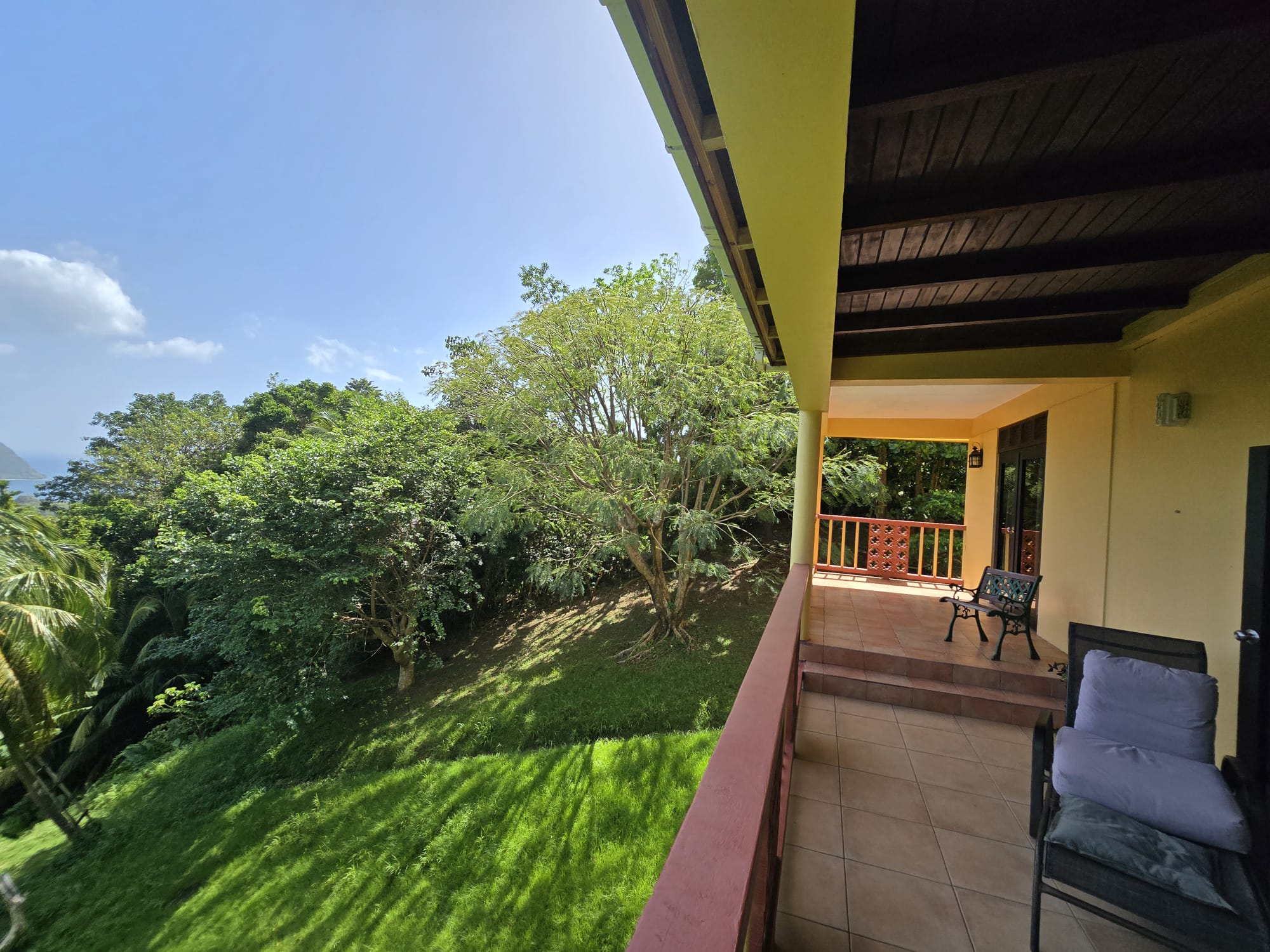 4 bedrooms, 3.5 baths residential property for sale in Cottage, Dominica. EC$3.5 Million / US$1.3 Million