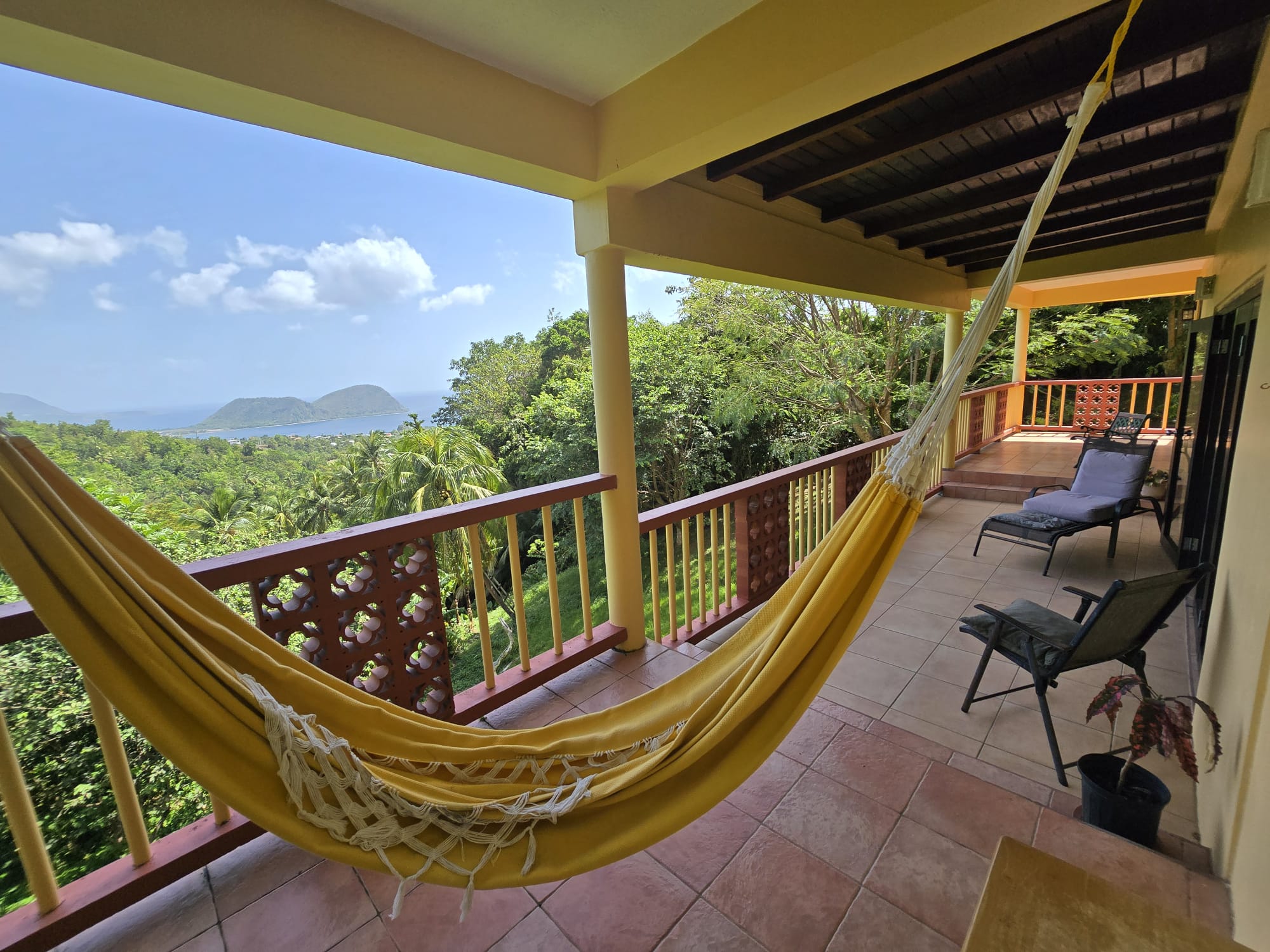 4 bedrooms, 3.5 baths residential property for sale in Cottage, Dominica. EC$3.5 Million / US$1.3 Million