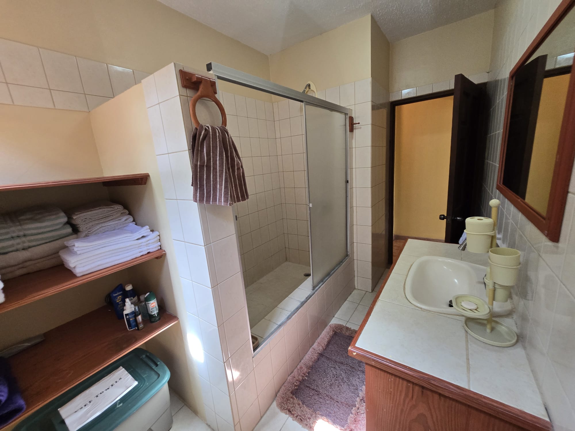 4 bedrooms, 3.5 baths residential property for sale in Cottage, Dominica. EC$3.5 Million / US$1.3 Million