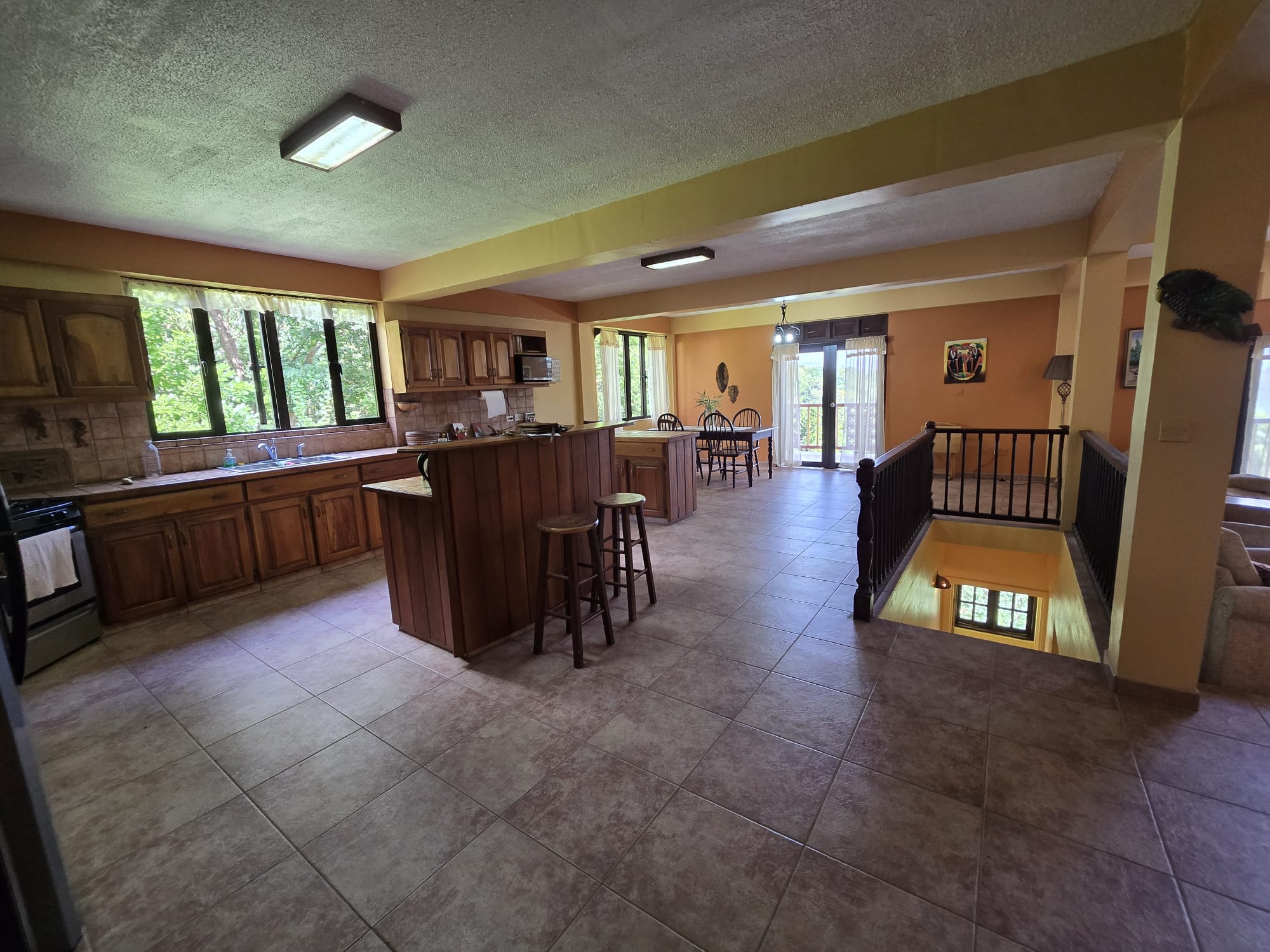 4 bedrooms, 3.5 baths residential property for sale in Cottage, Dominica. EC$3.5 Million / US$1.3 Million