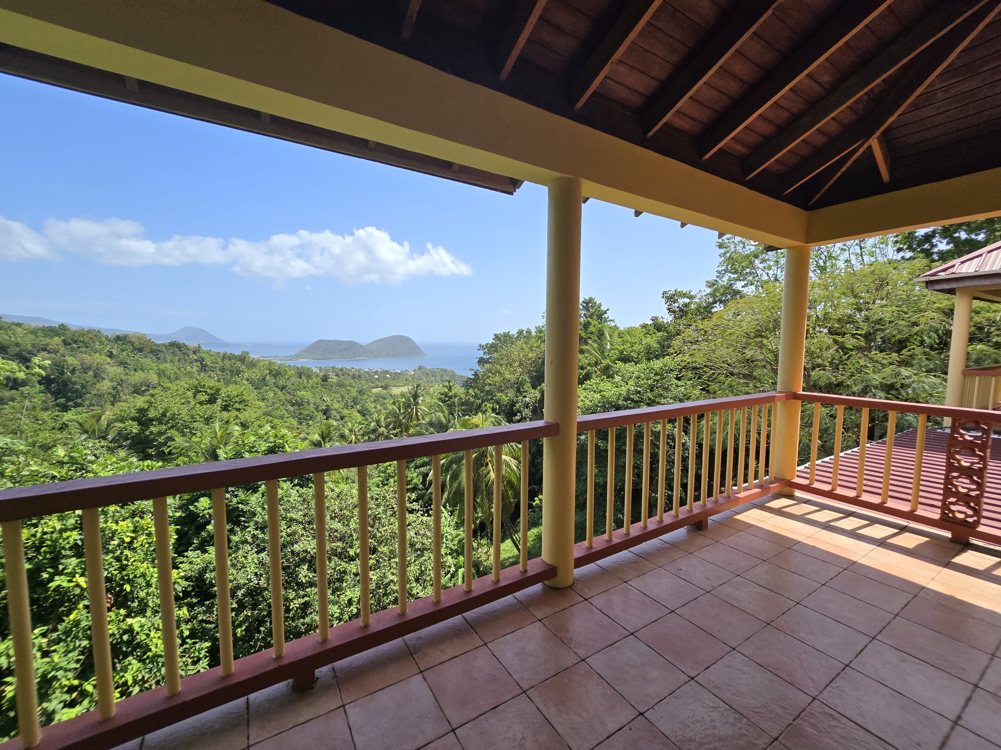 4 bedrooms, 3.5 baths residential property for sale in Cottage, Dominica. EC$3.5 Million / US$1.3 Million