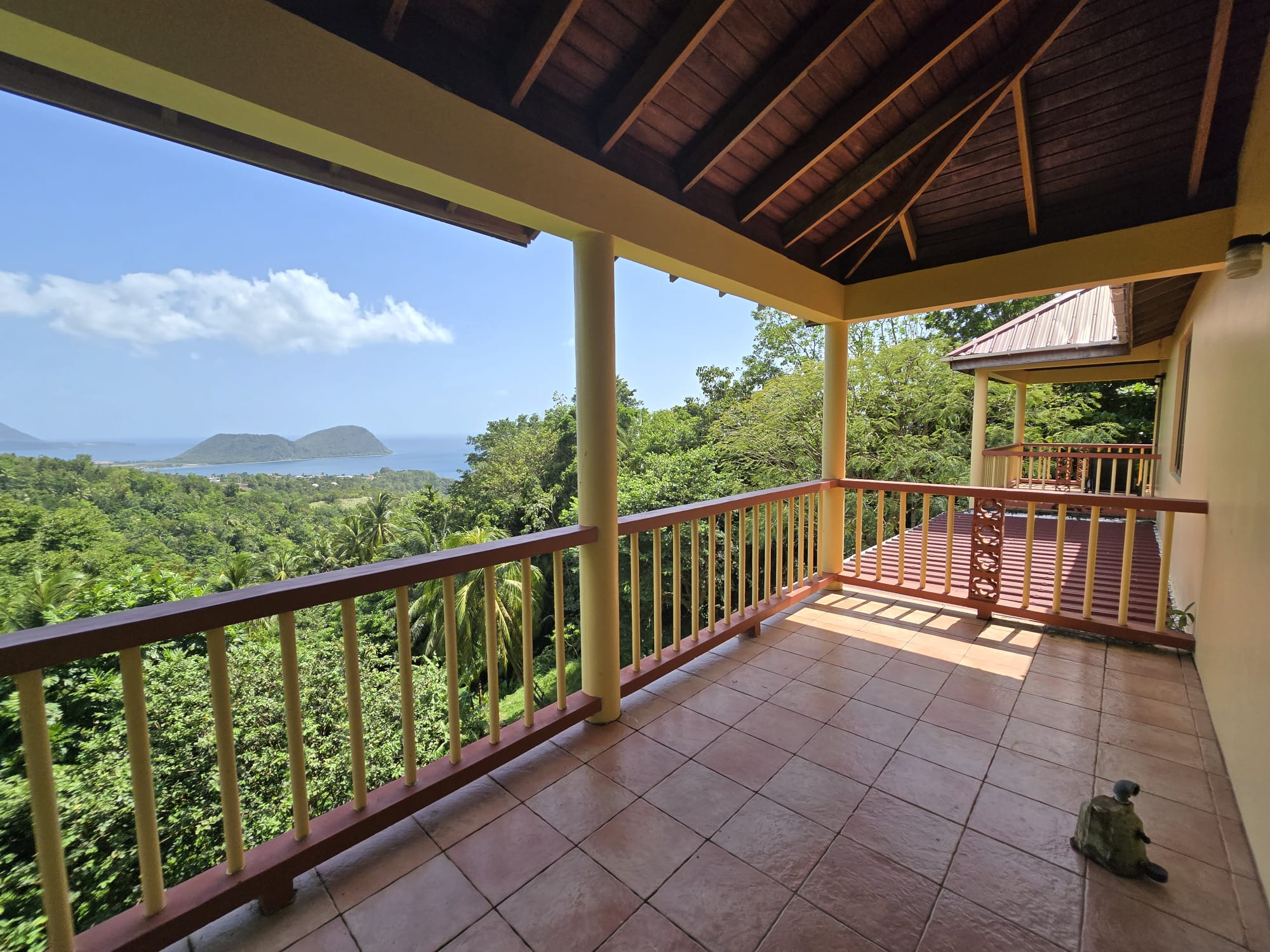 4 bedrooms, 3.5 baths residential property for sale in Cottage, Dominica. EC$3.5 Million / US$1.3 Million