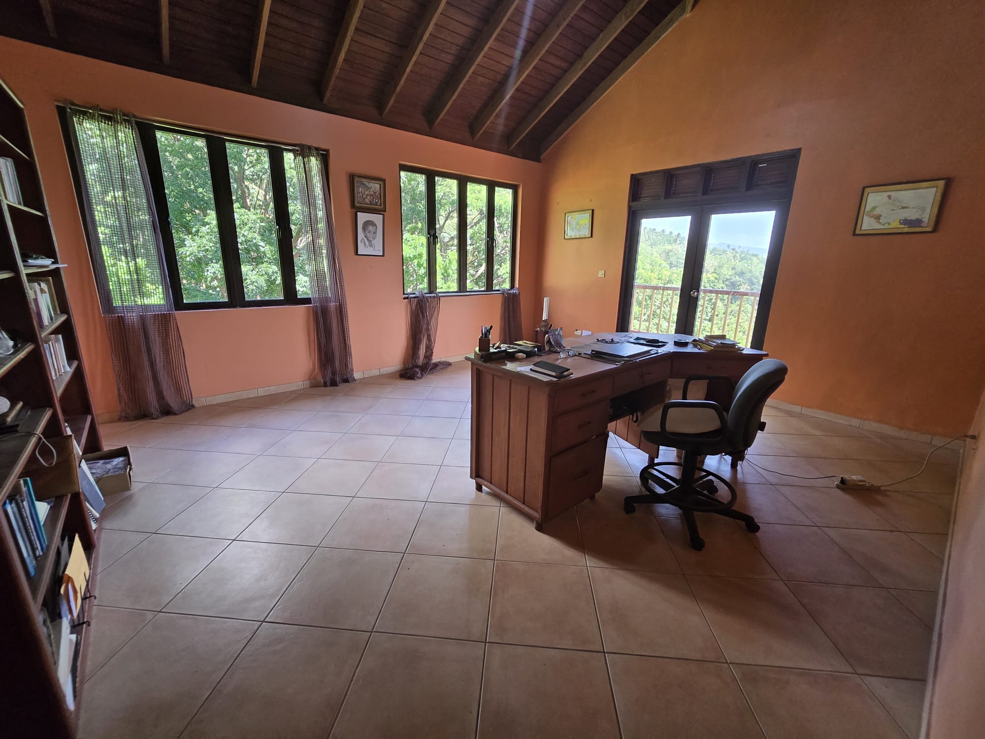 4 bedrooms, 3.5 baths residential property for sale in Cottage, Dominica. EC$3.5 Million / US$1.3 Million