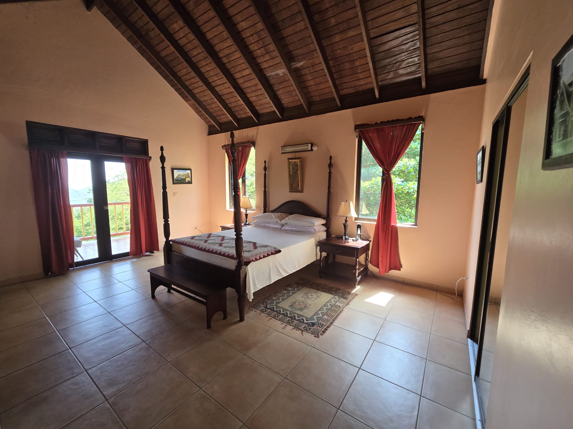 4 bedrooms, 3.5 baths residential property for sale in Cottage, Dominica. EC$3.5 Million / US$1.3 Million