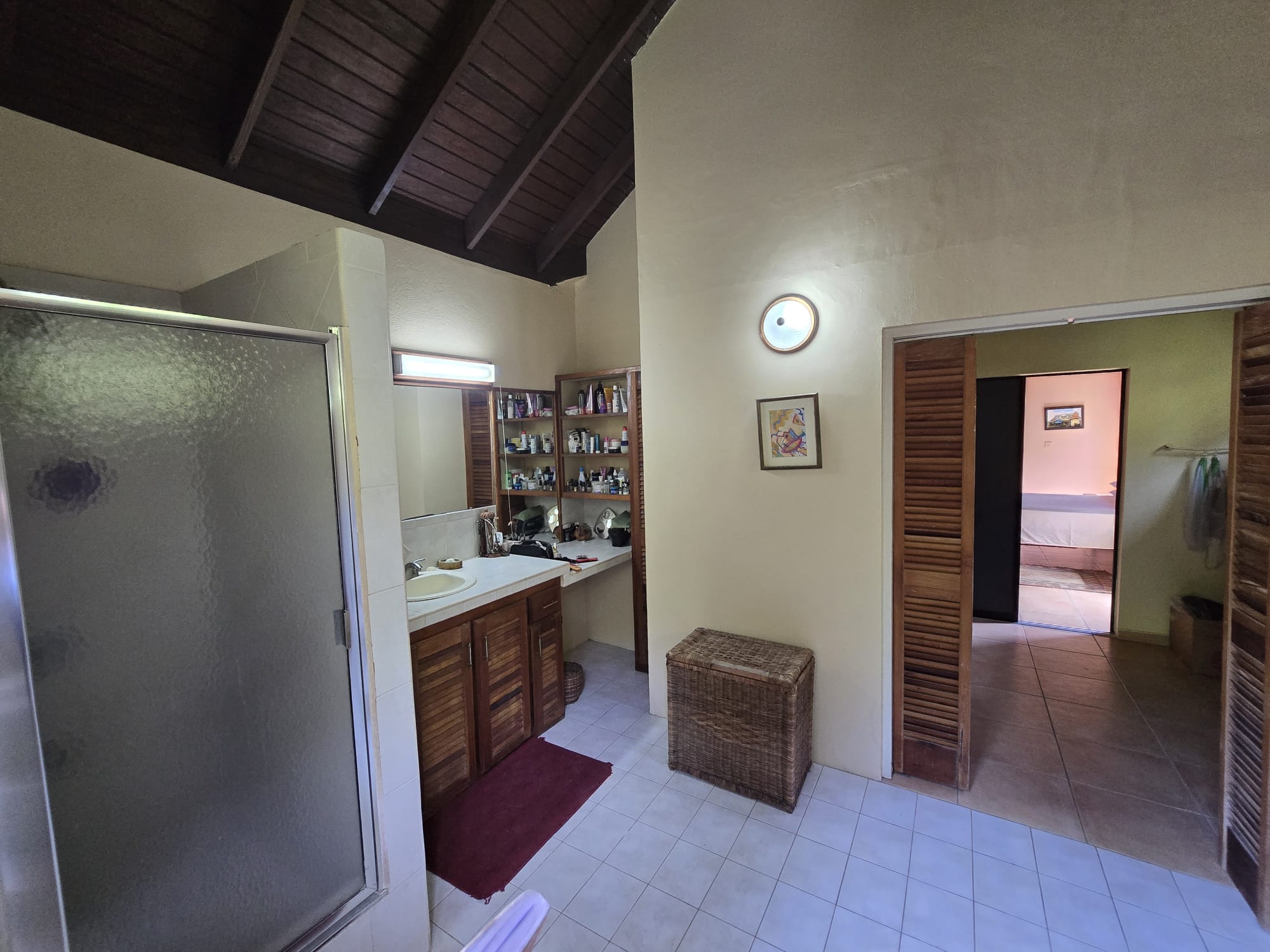 4 bedrooms, 3.5 baths residential property for sale in Cottage, Dominica. EC$3.5 Million / US$1.3 Million