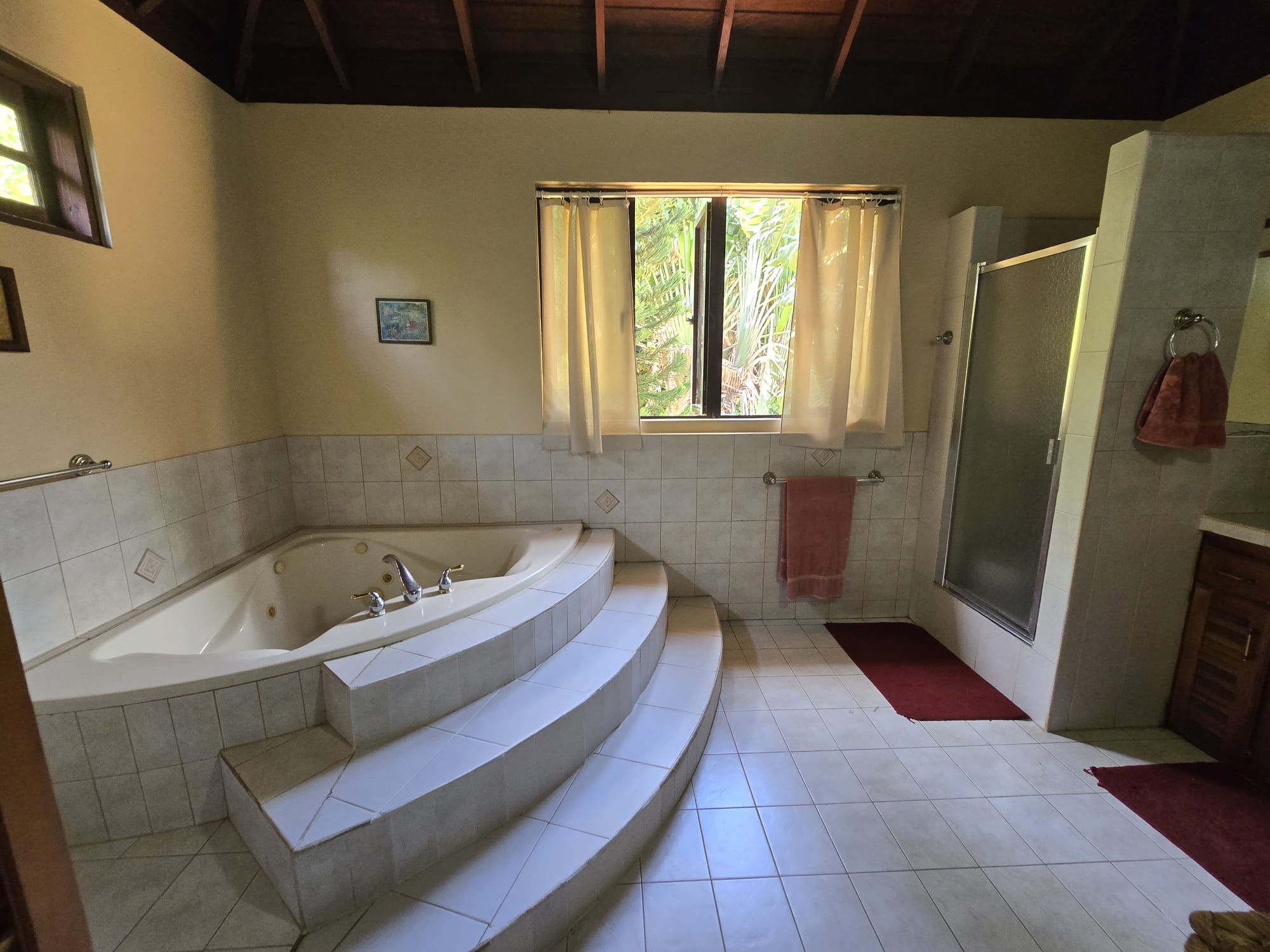 4 bedrooms, 3.5 baths residential property for sale in Cottage, Dominica. EC$3.5 Million / US$1.3 Million