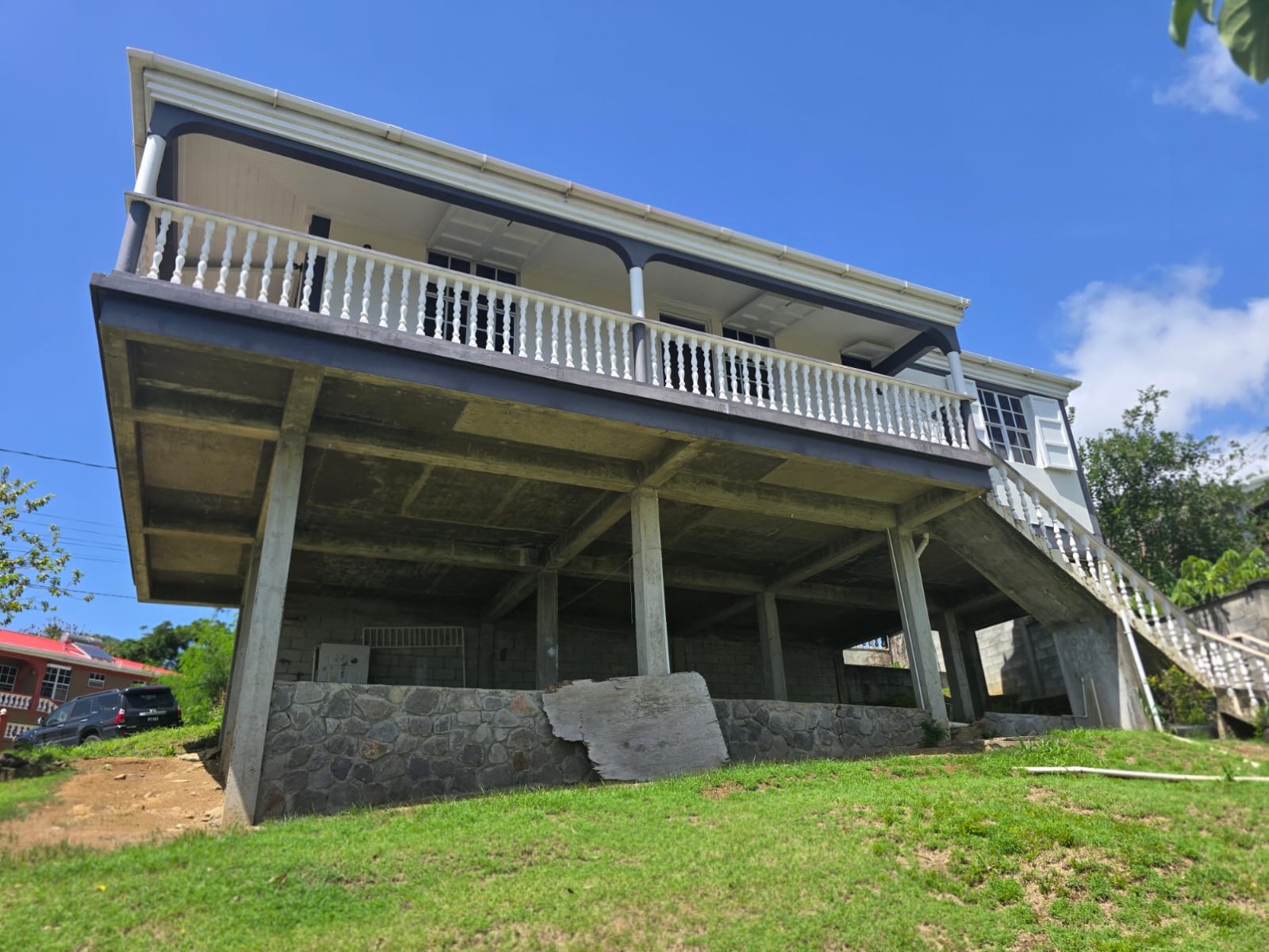 3 bedrooms, 2 baths unfurnished house for rent in Castle Comfort, Dominica – EC$2000 / US$750