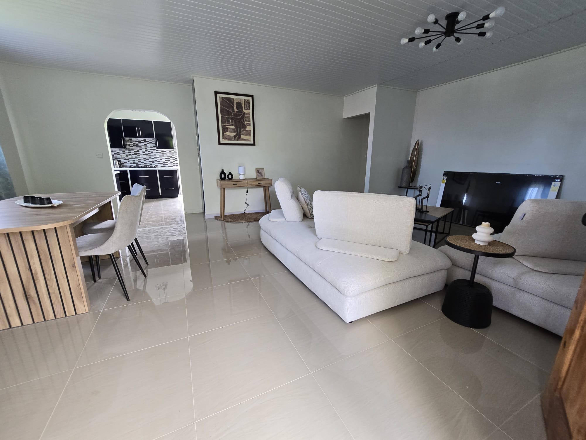 3 bedrooms, 2 baths top floor for rent in Morne Daniel, Dominica – EC$5000 / US$1875 monthly