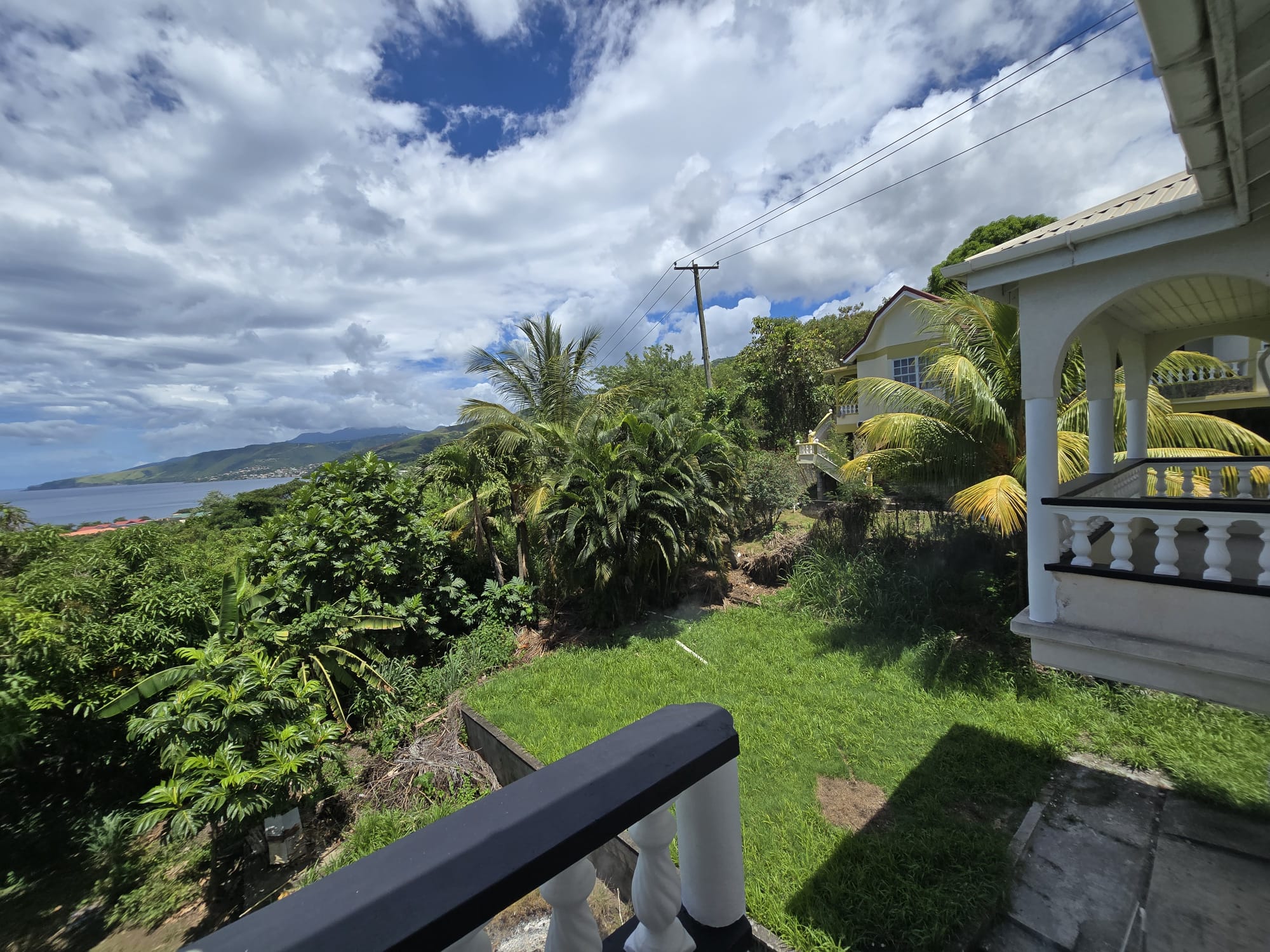3 bedrooms, 2 baths top floor for rent in Morne Daniel, Dominica – EC$5000 / US$1875 monthly