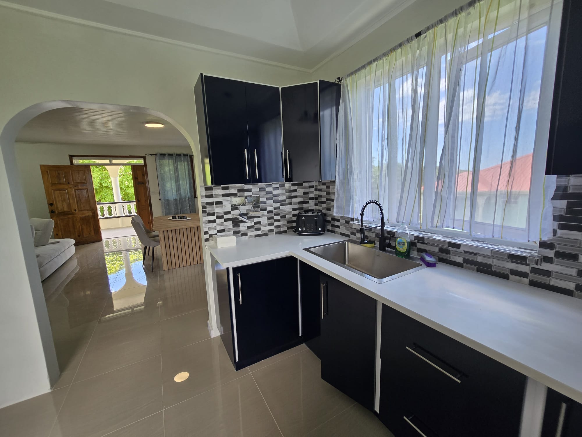 3 bedrooms, 2 baths top floor for rent in Morne Daniel, Dominica – EC$5000 / US$1875 monthly