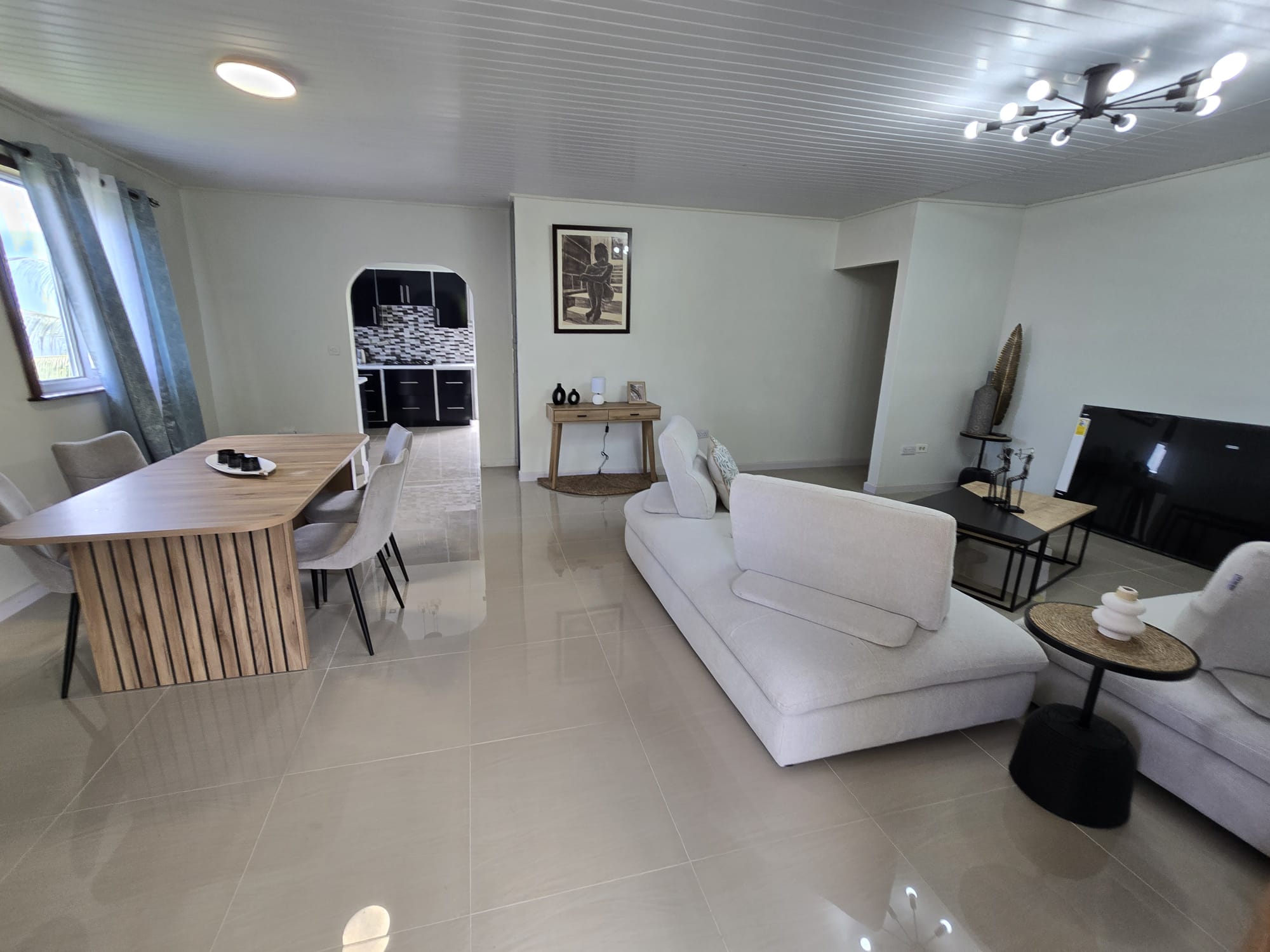 3 bedrooms, 2 baths top floor for rent in Morne Daniel, Dominica – EC$5000 / US$1875 monthly