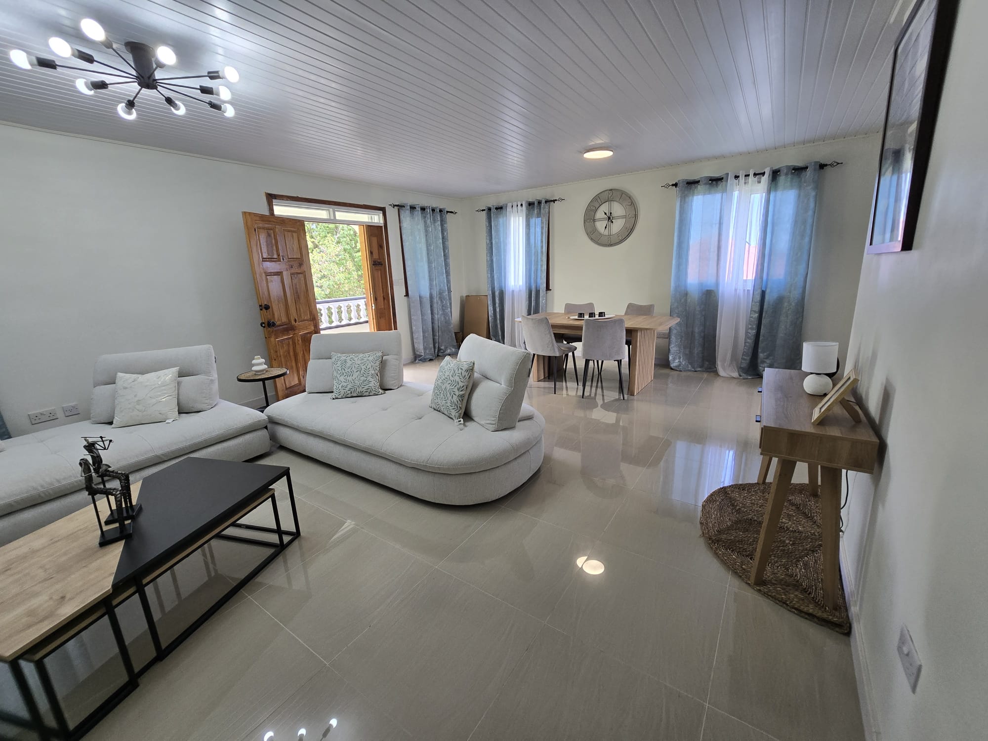 3 bedrooms, 2 baths top floor for rent in Morne Daniel, Dominica – EC$5000 / US$1875 monthly