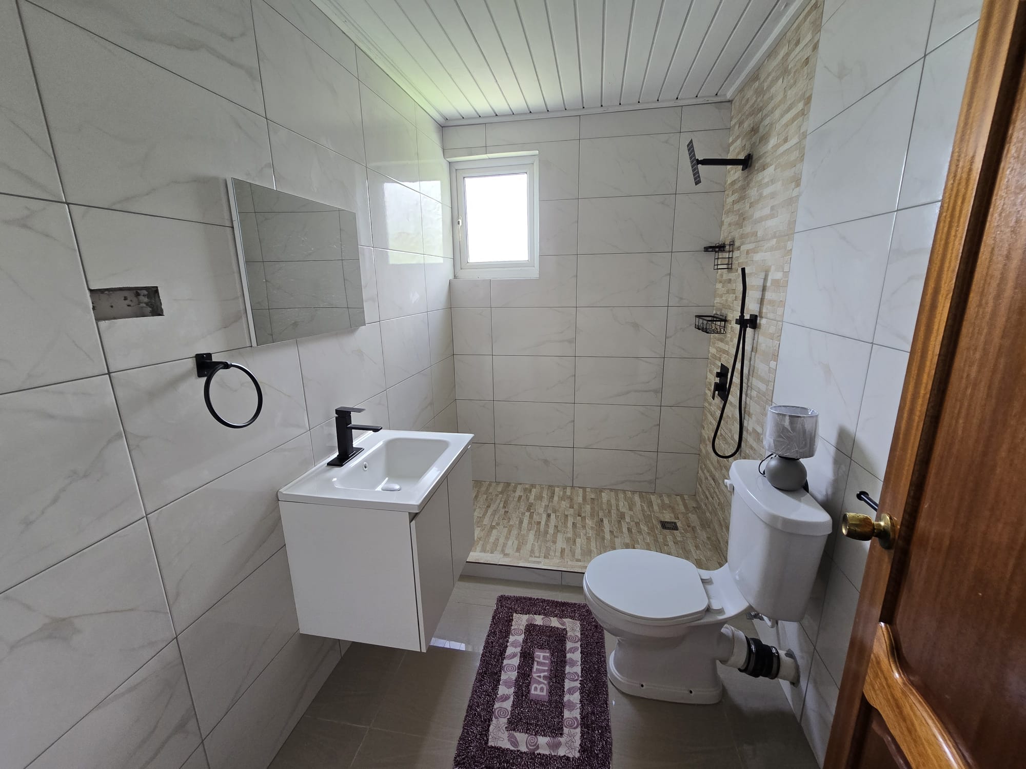 3 bedrooms, 2 baths top floor for rent in Morne Daniel, Dominica – EC$5000 / US$1875 monthly