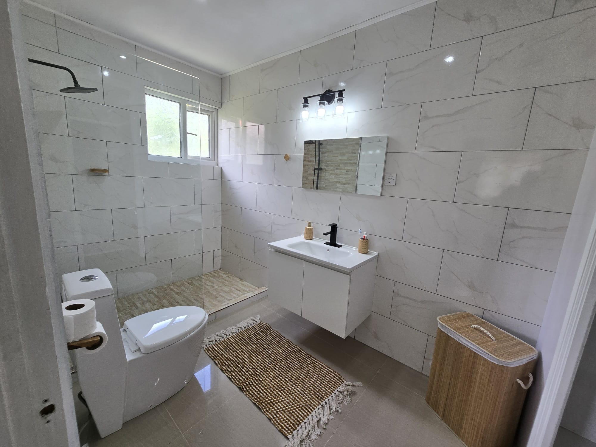 3 bedrooms, 2 baths top floor for rent in Morne Daniel, Dominica – EC$5000 / US$1875 monthly