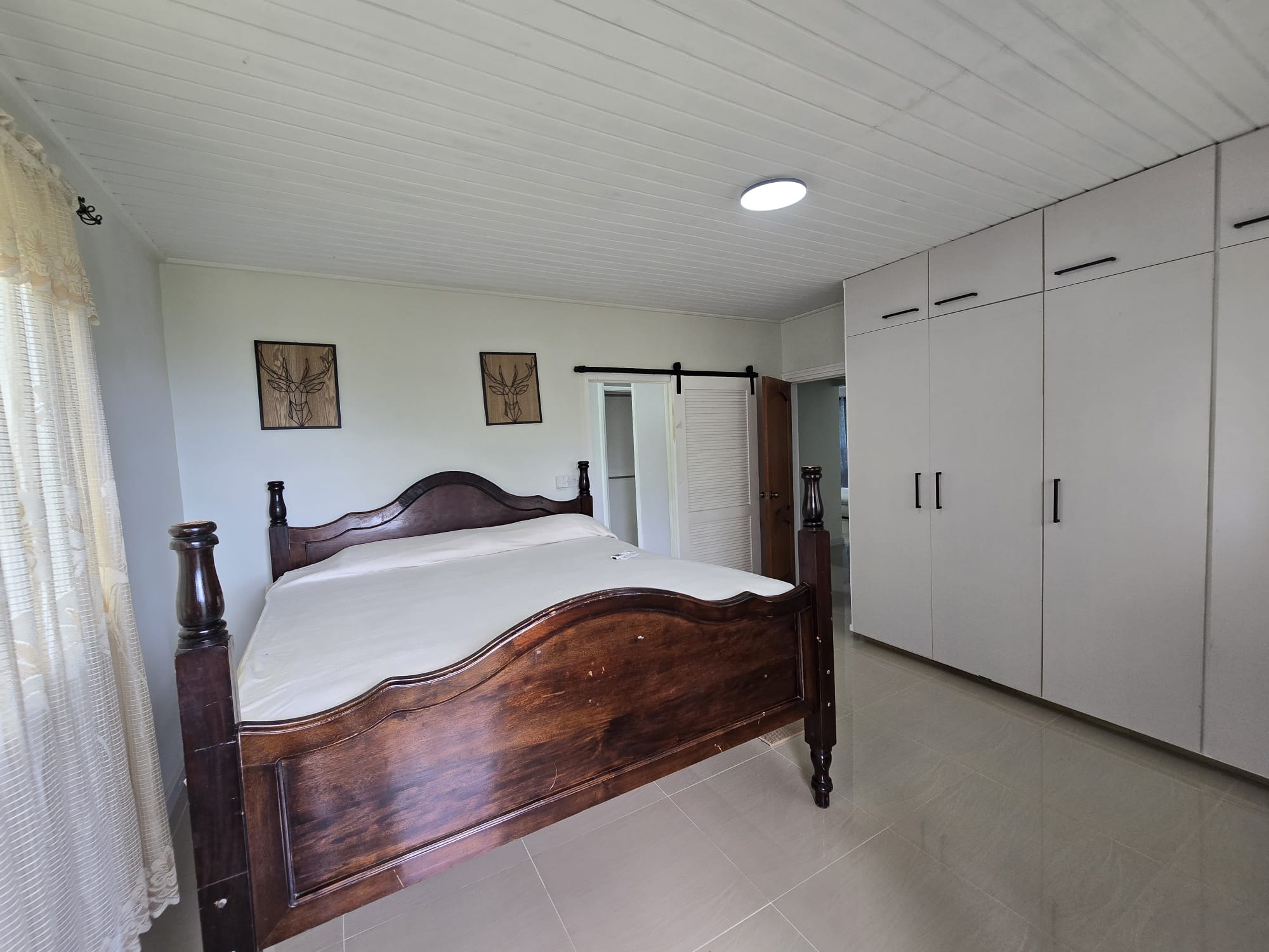 3 bedrooms, 2 baths top floor for rent in Morne Daniel, Dominica – EC$5000 / US$1875 monthly