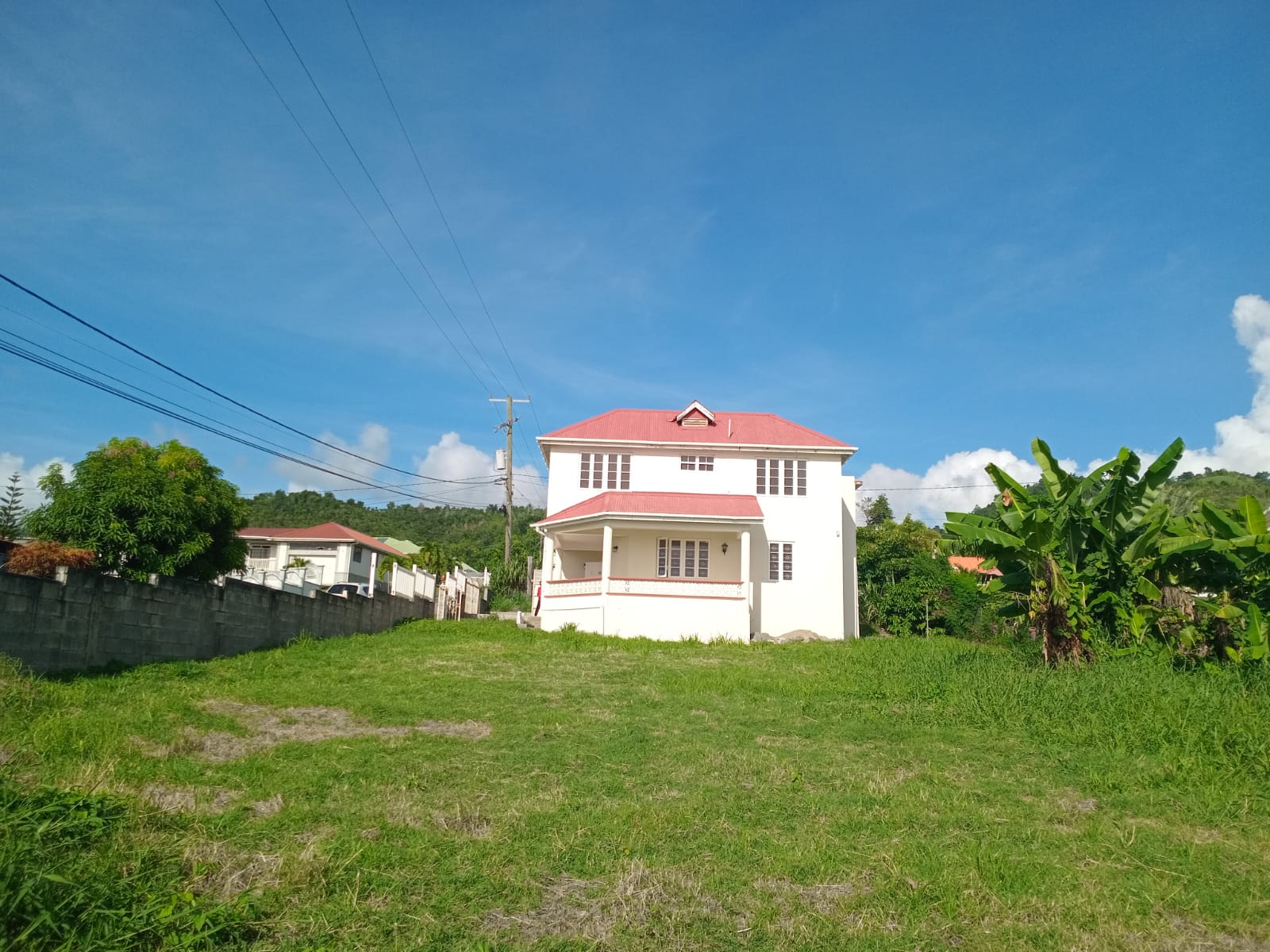 4 bedrooms, 2.5 baths house for sale in Belfast, Dominica – EC$995,000 / US$372,659