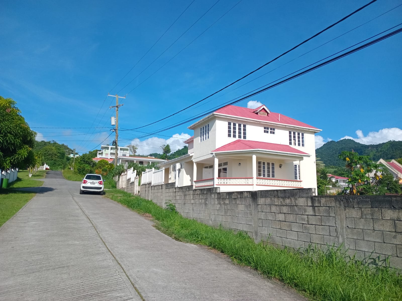 4 bedrooms, 2.5 baths house for sale in Belfast, Dominica – EC$995,000 / US$372,659